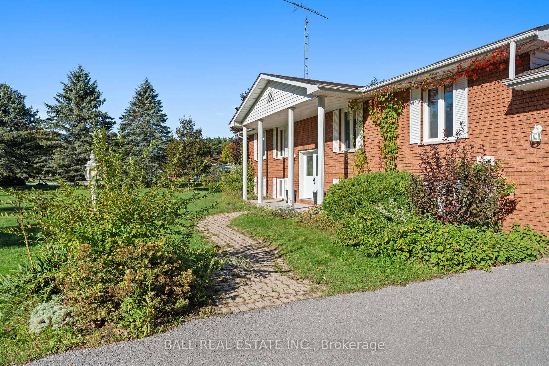 Photo 3 of 732 Ford Crescent, Cavan Monaghan, Cavan Twp — HOMEH