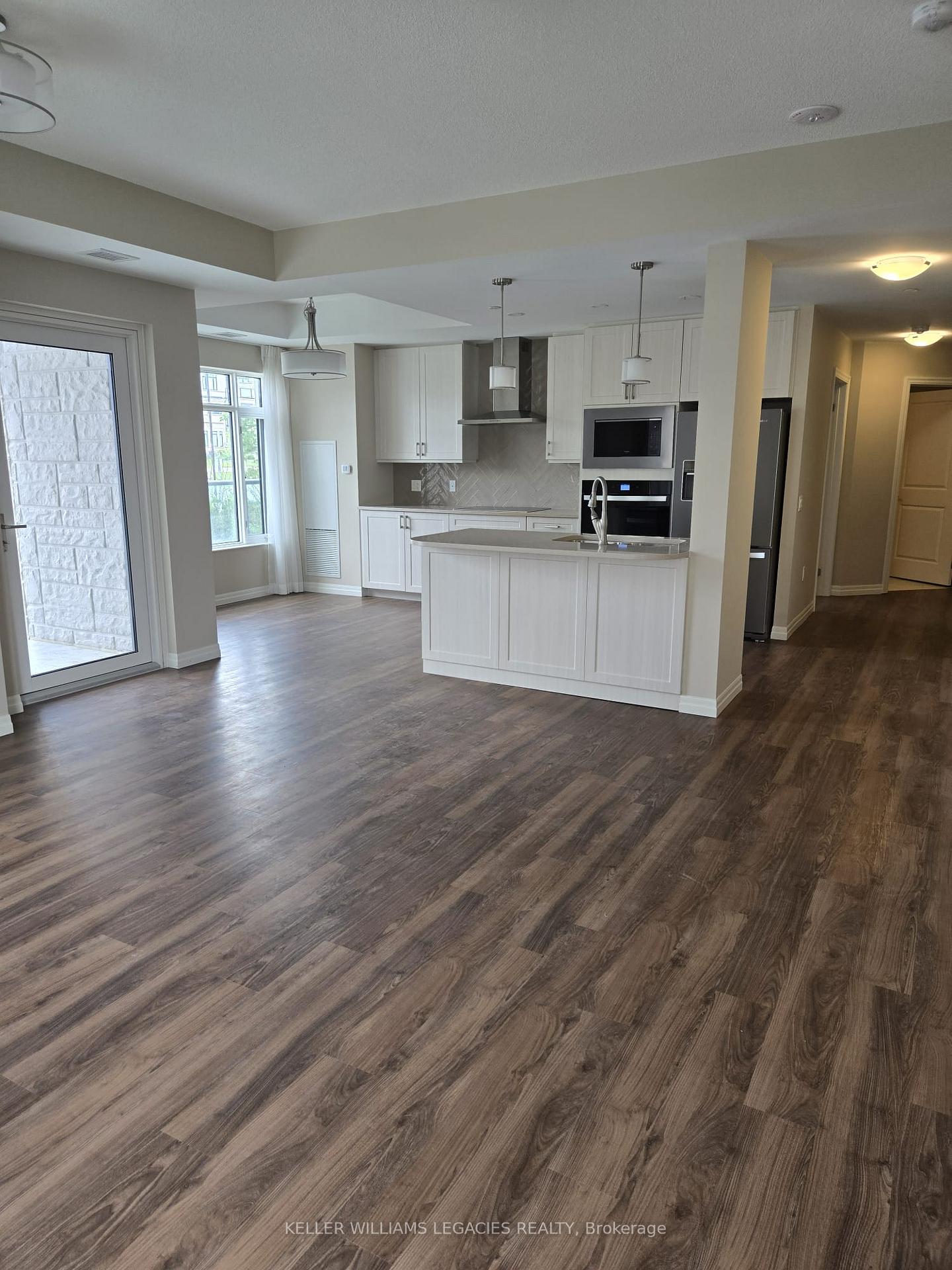 Photo 4 of Unit 113, 460 William Graham Drive, Aurora, Rural Aurora — HOMEH