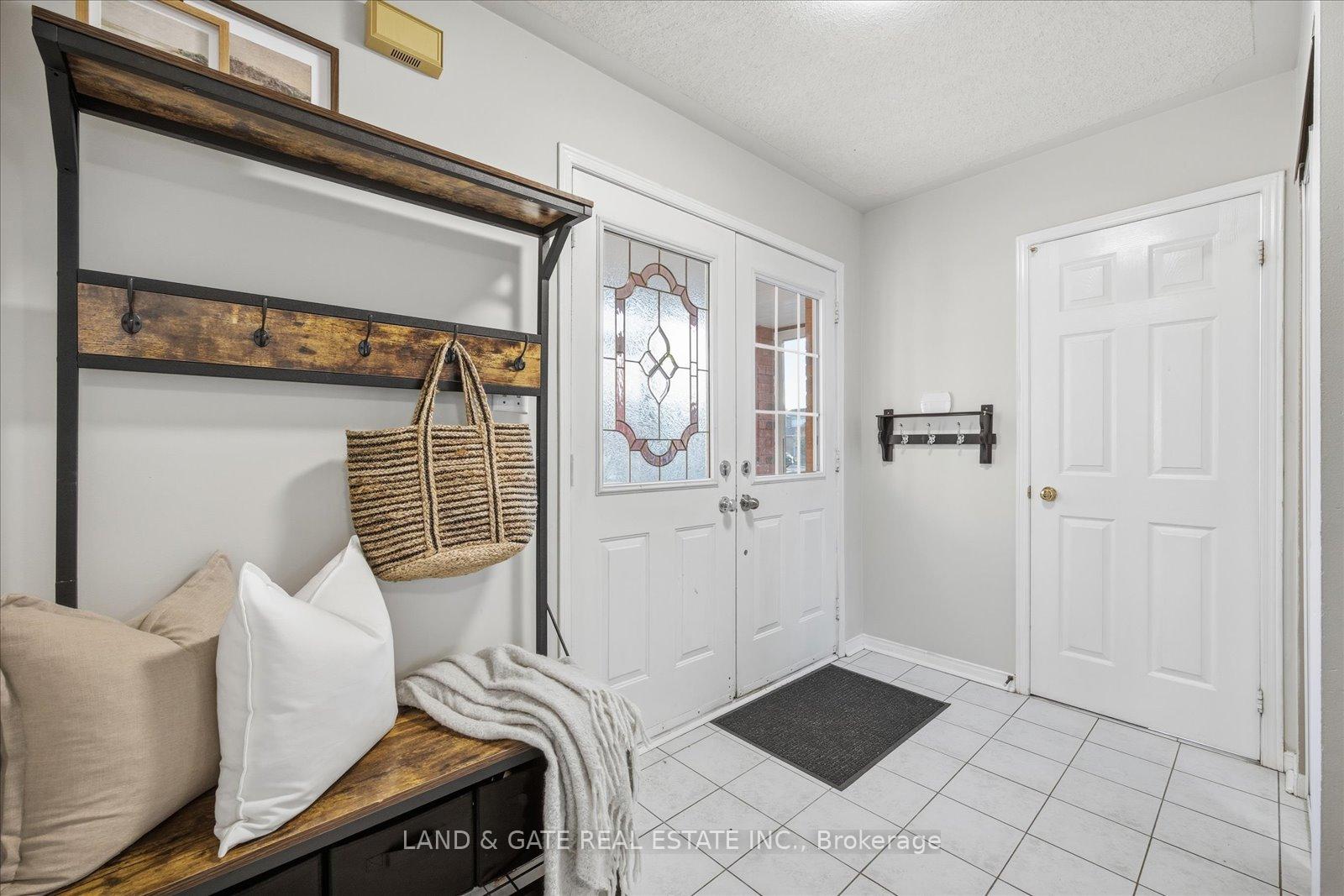 Photo 5 of 76 Moyse Drive, Clarington, Courtice — HOMEH