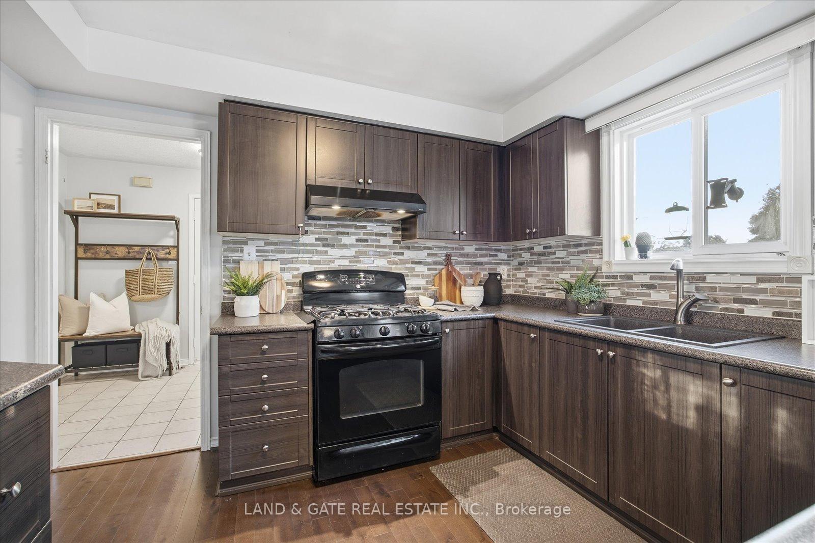 Photo 10 of 76 Moyse Drive, Clarington, Courtice — HOMEH