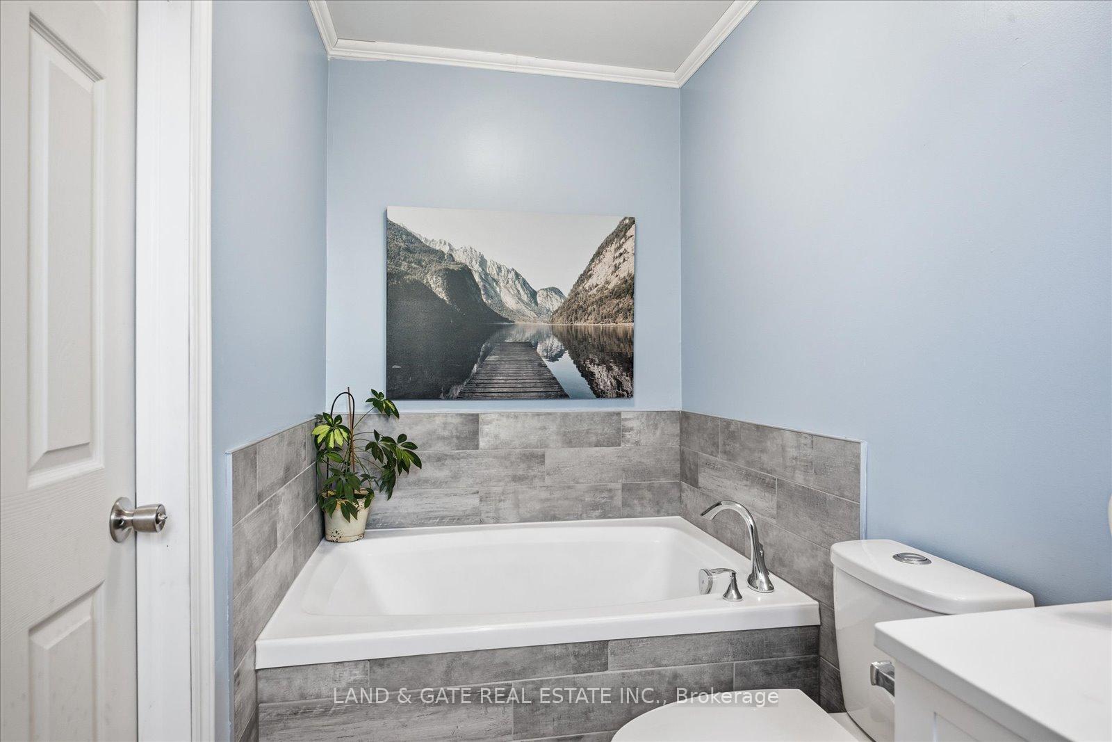 Photo 24 of 76 Moyse Drive, Clarington, Courtice — HOMEH