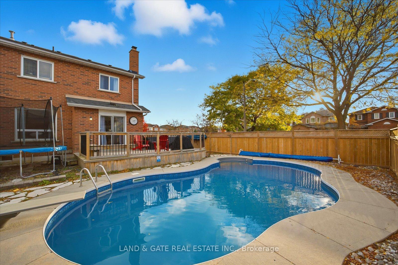 Photo 44 of 76 Moyse Drive, Clarington, Courtice — HOMEH