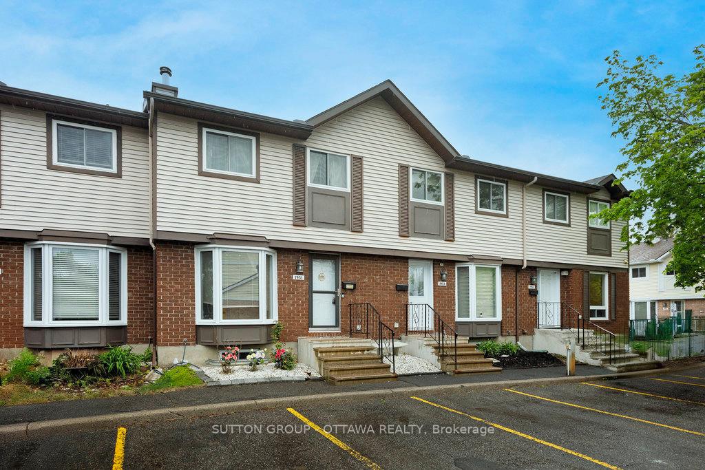 Front of 1951 Greenvale Lane