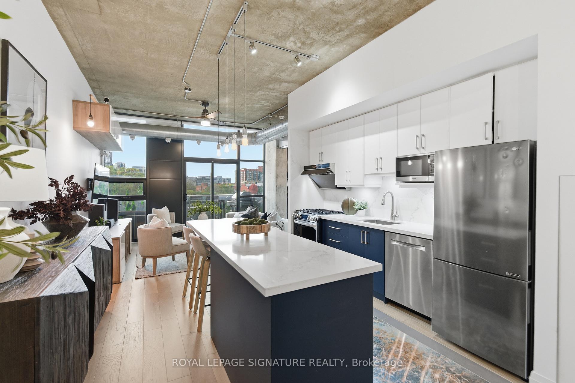 Photo 3 of Unit 503, 60 Bathurst Street, Toronto, Niagara — HOMEH