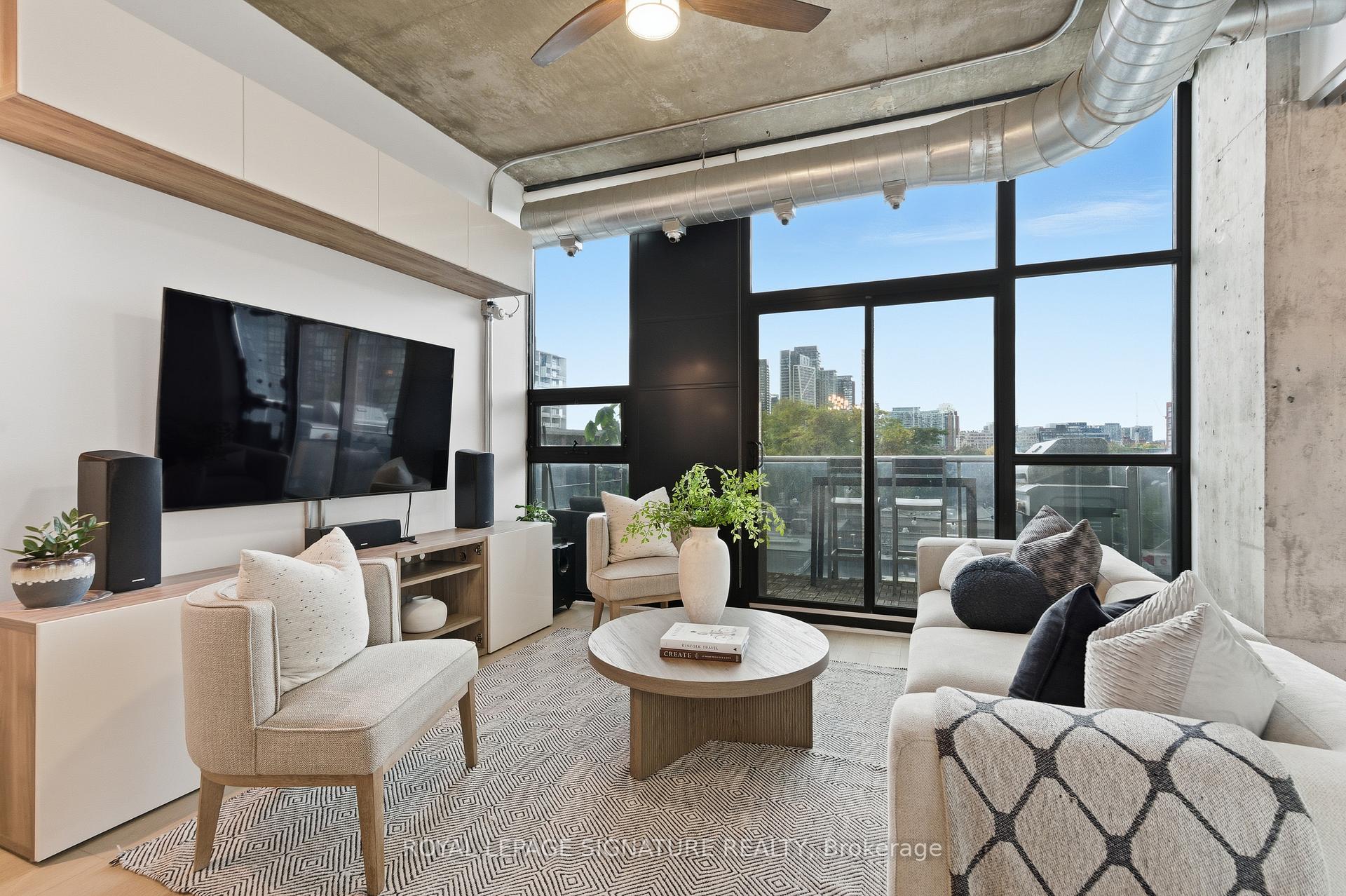 Photo 7 of Unit 503, 60 Bathurst Street, Toronto, Niagara — HOMEH