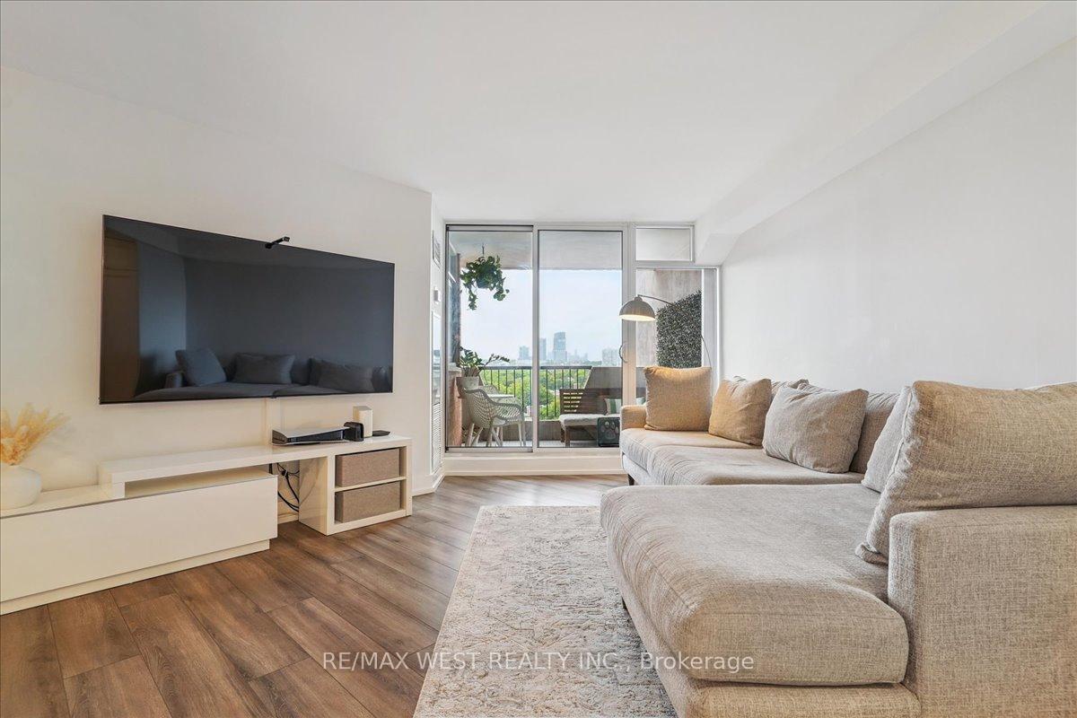 Front of Unit 1008, 7811 Yonge Street