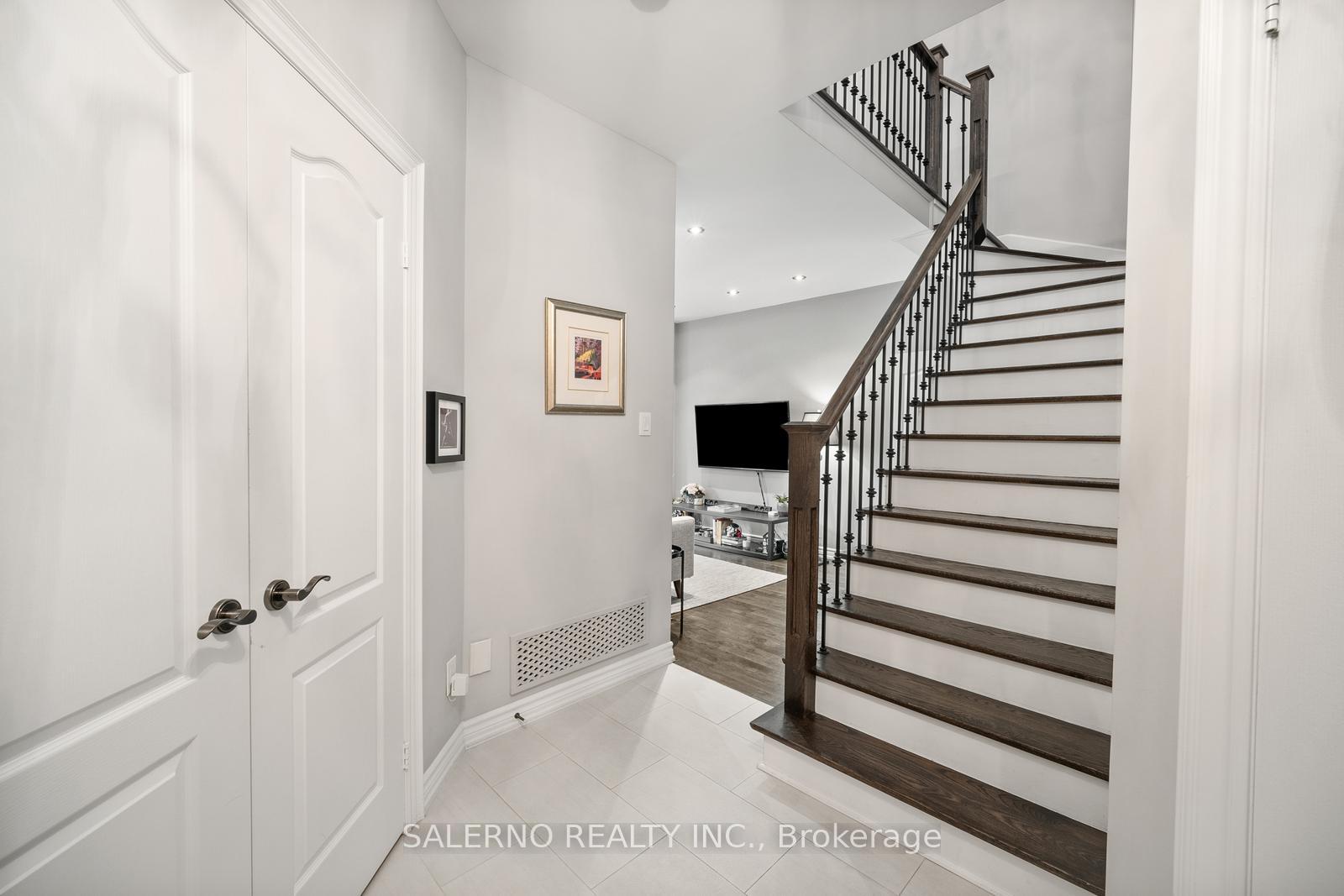 Photo 8 of Unit 2, 180 Blue Willow Drive, Vaughan, East Woodbridge — HOMEH