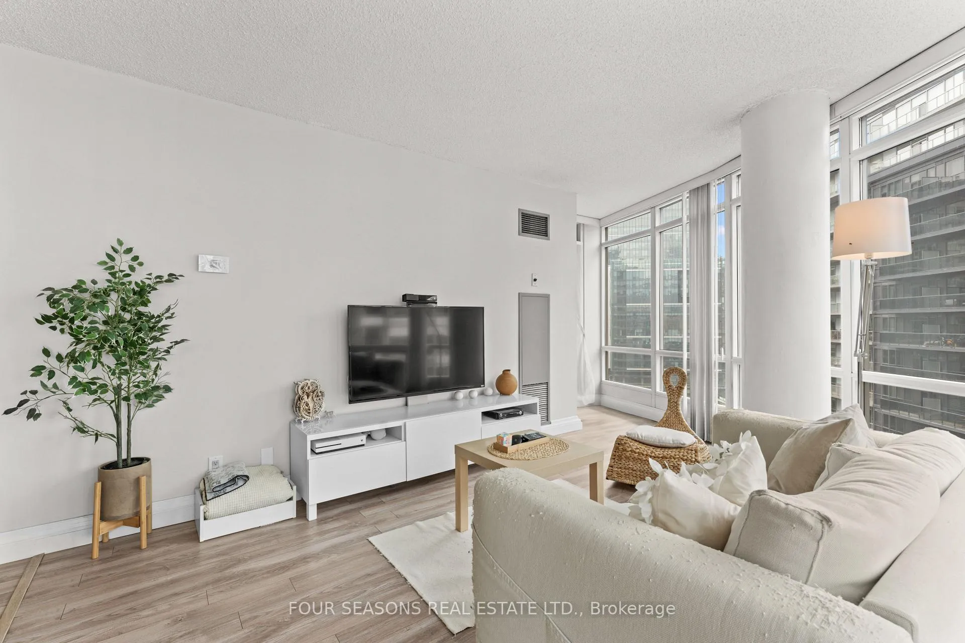 Photo 2 of Unit 2510, 361 Front Street W, Toronto, Waterfront Communities — HOMEH