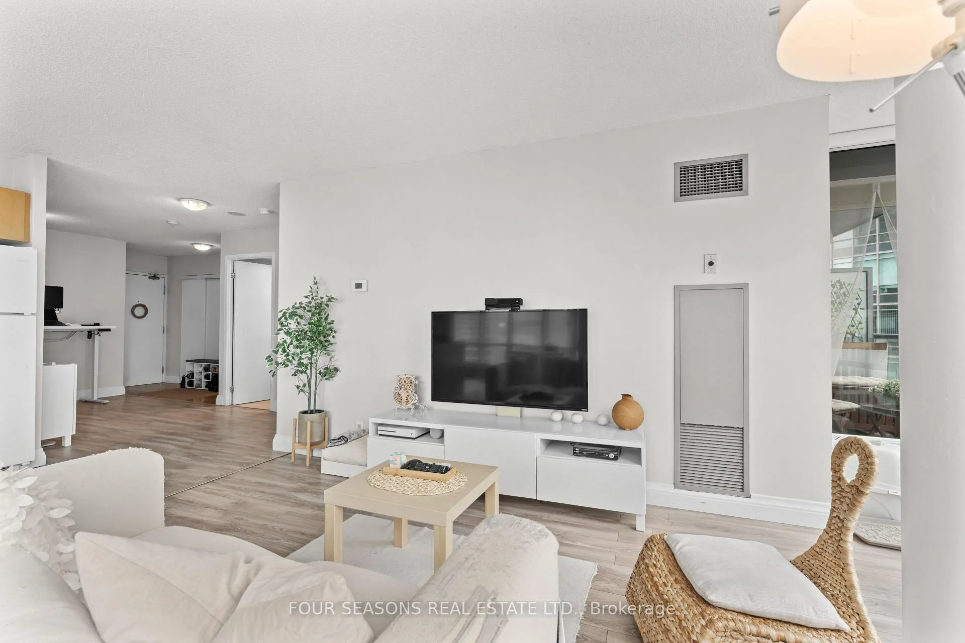 Photo 3 of Unit 2510, 361 Front Street W, Toronto, Waterfront Communities — HOMEH