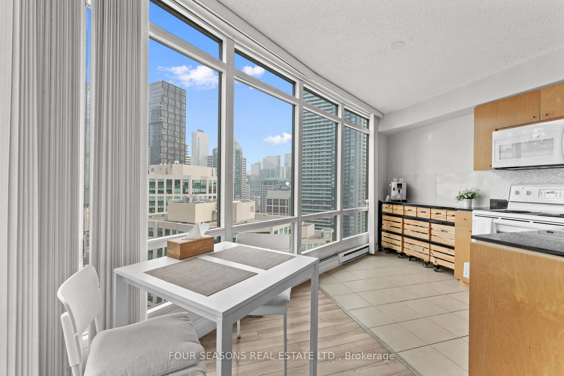 Photo 5 of Unit 2510, 361 Front Street W, Toronto, Waterfront Communities — HOMEH