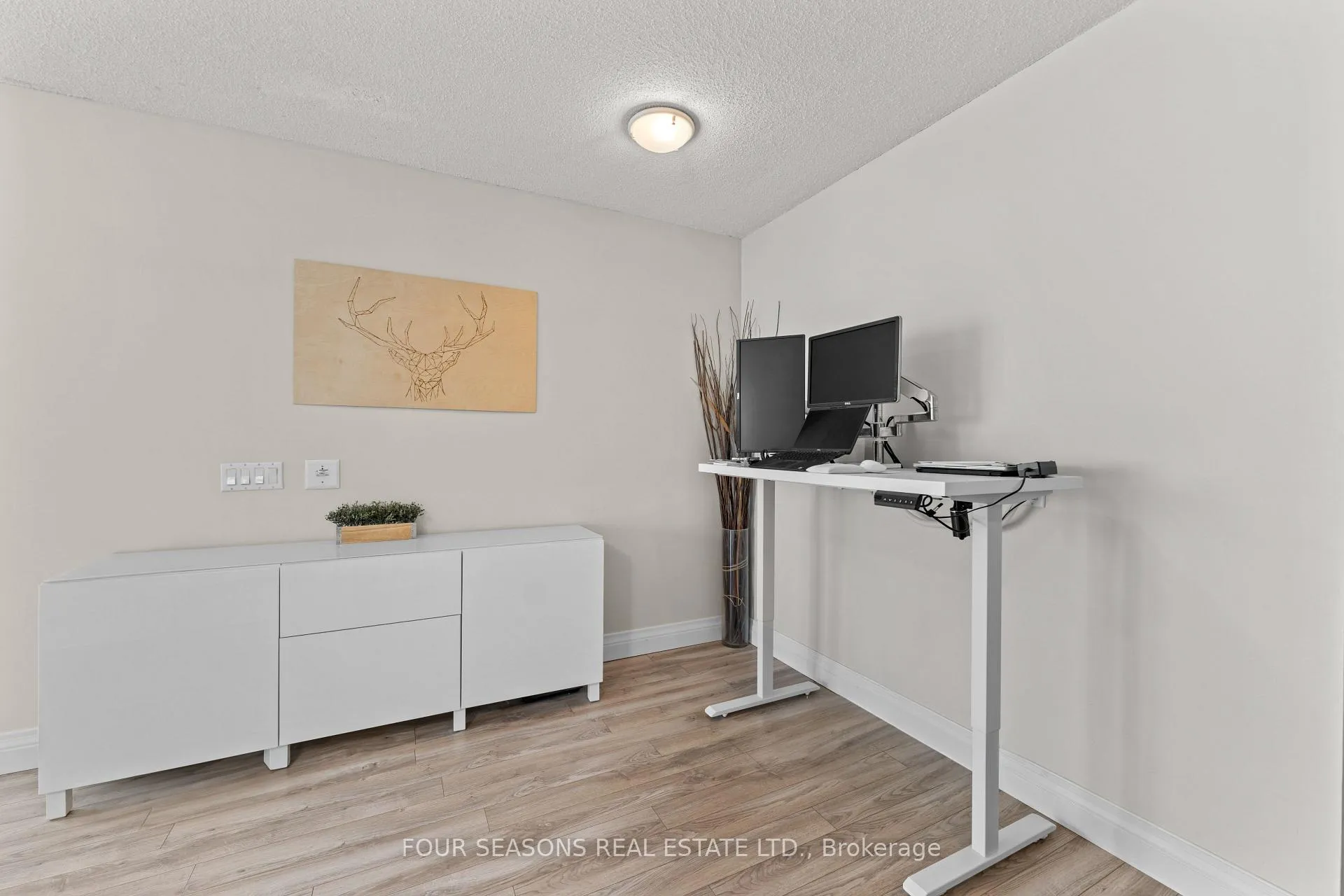 Photo 8 of Unit 2510, 361 Front Street W, Toronto, Waterfront Communities — HOMEH