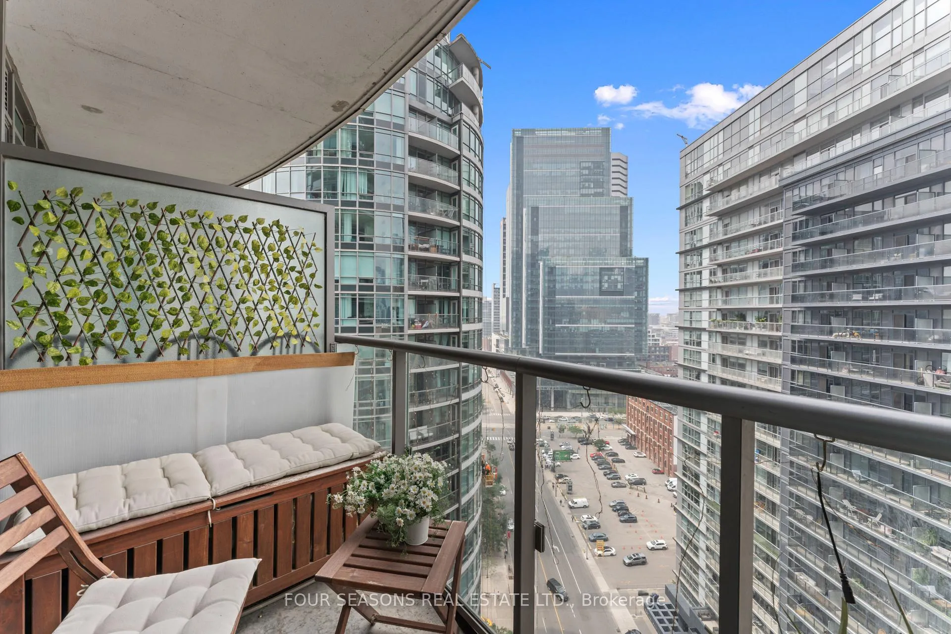 Photo 9 of Unit 2510, 361 Front Street W, Toronto, Waterfront Communities — HOMEH