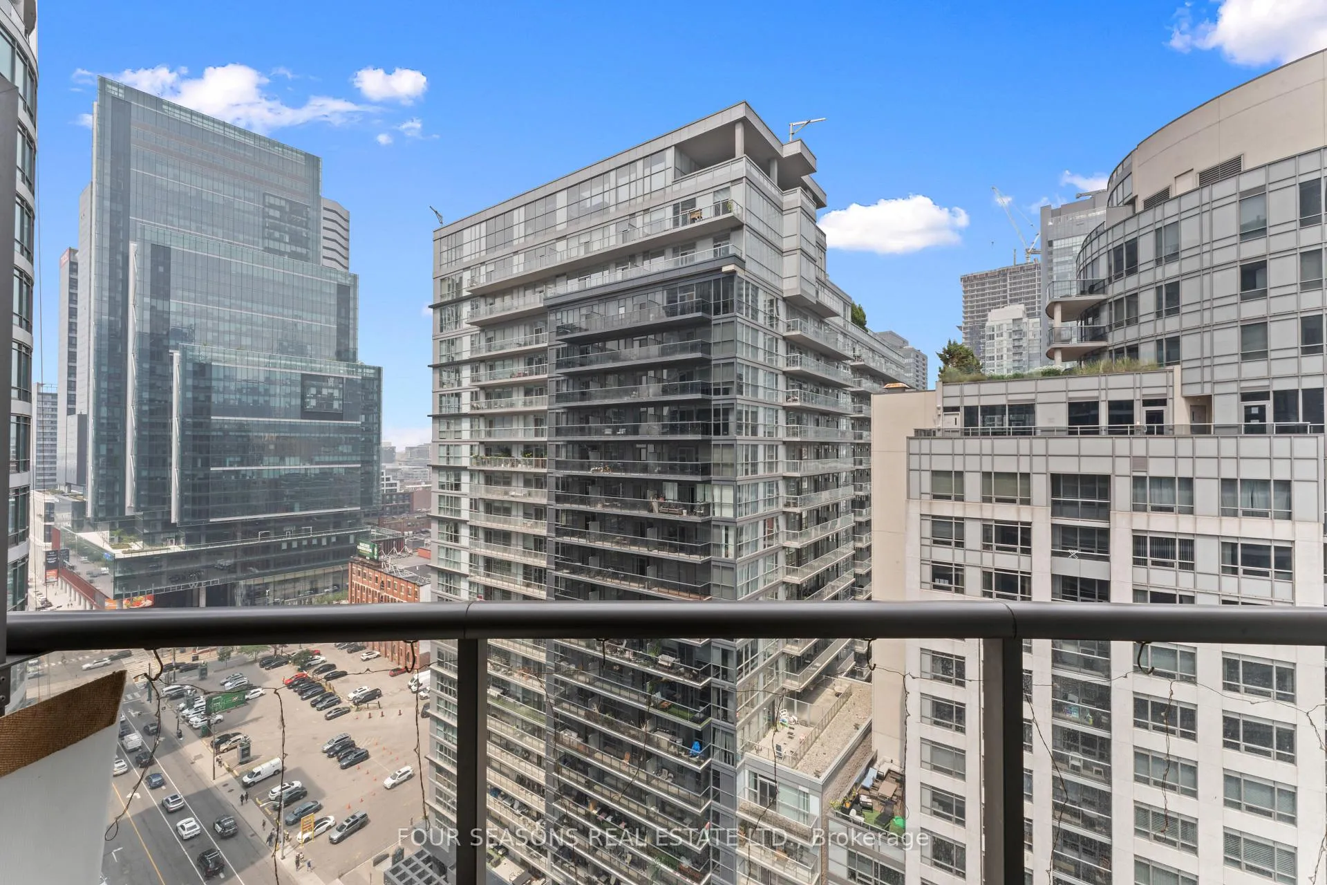 Photo 11 of Unit 2510, 361 Front Street W, Toronto, Waterfront Communities — HOMEH
