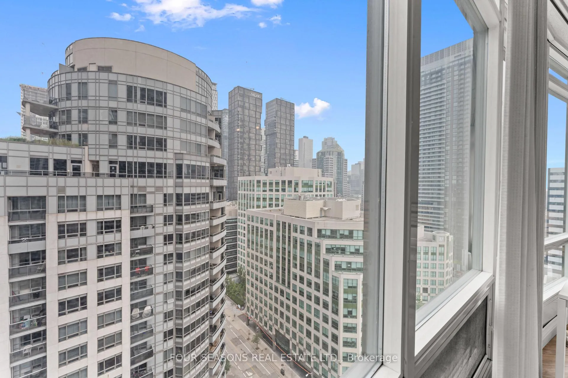 Photo 12 of Unit 2510, 361 Front Street W, Toronto, Waterfront Communities — HOMEH