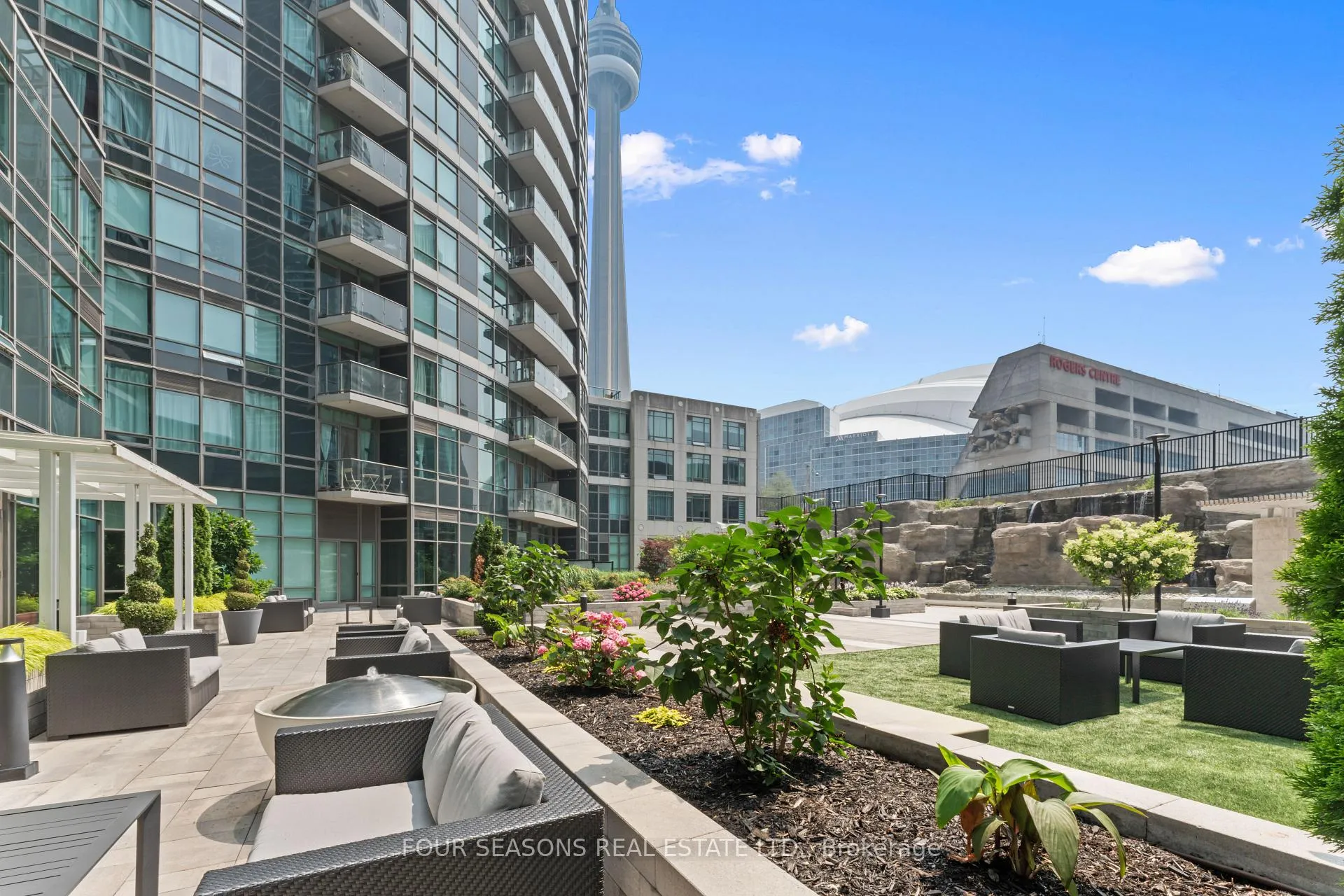 Photo 17 of Unit 2510, 361 Front Street W, Toronto, Waterfront Communities — HOMEH