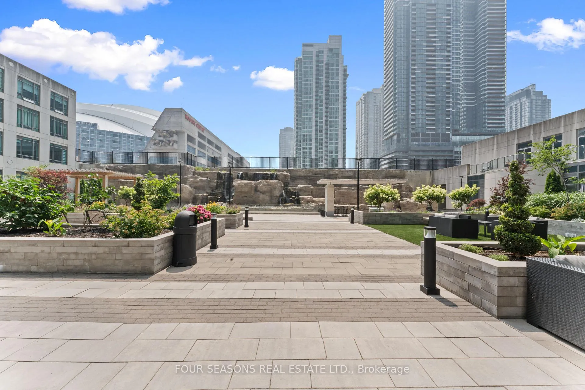 Photo 18 of Unit 2510, 361 Front Street W, Toronto, Waterfront Communities — HOMEH