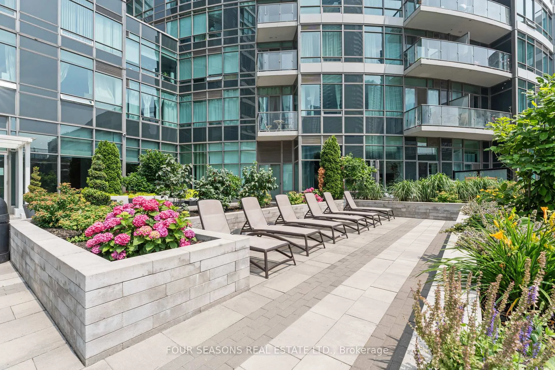 Photo 22 of Unit 2510, 361 Front Street W, Toronto, Waterfront Communities — HOMEH