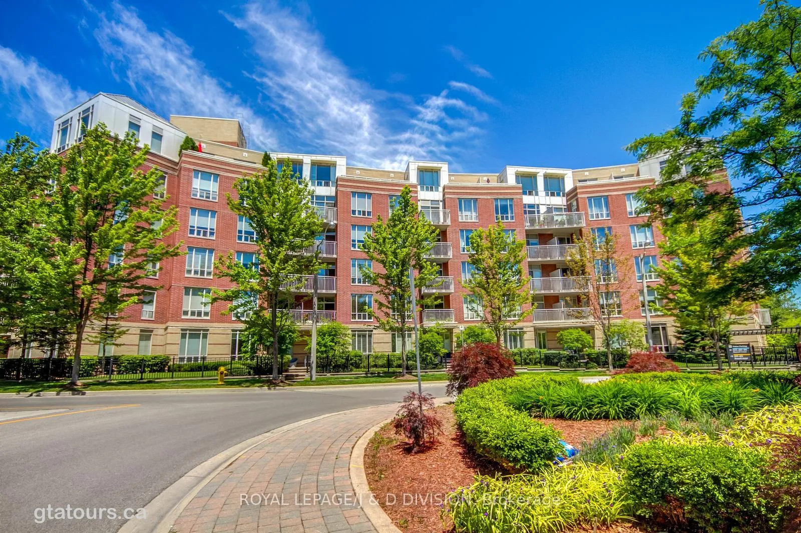 Front of Unit 601, 451 Rosewell Avenue