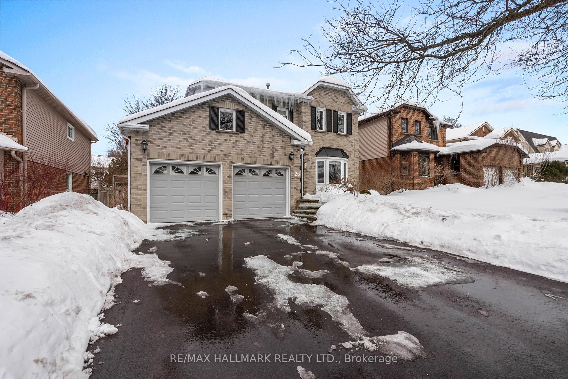 Photo 3 of 26 Buchanan Crescent, Aurora, Aurora Village — HOMEH