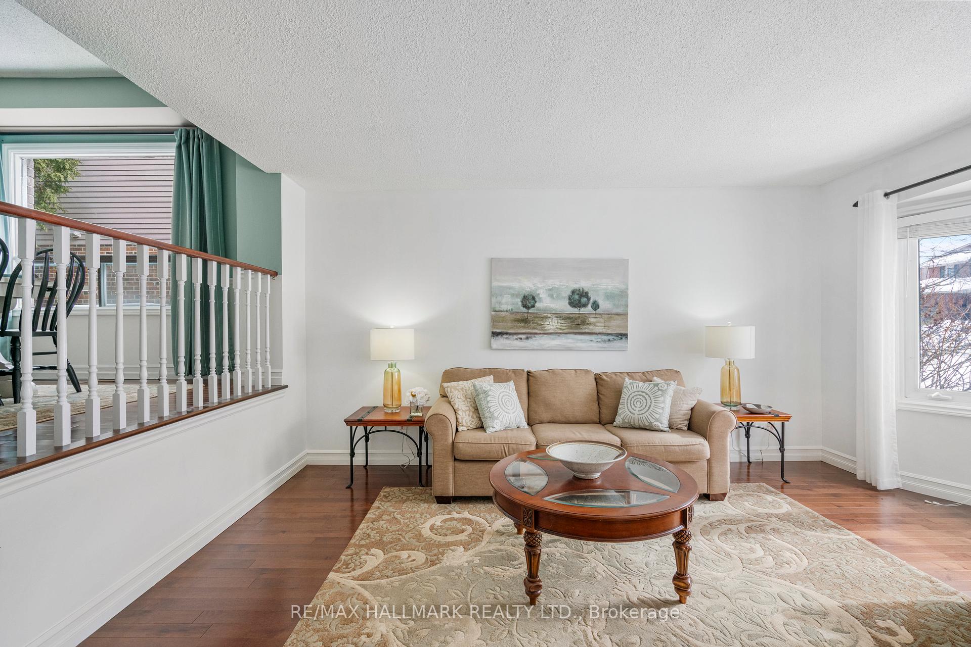 Photo 6 of 26 Buchanan Crescent, Aurora, Aurora Village — HOMEH