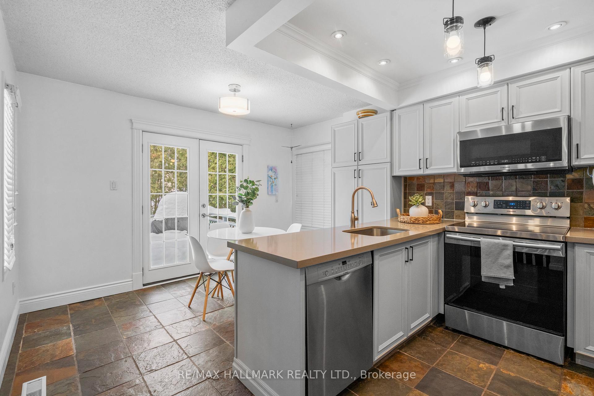 Photo 12 of 26 Buchanan Crescent, Aurora, Aurora Village — HOMEH