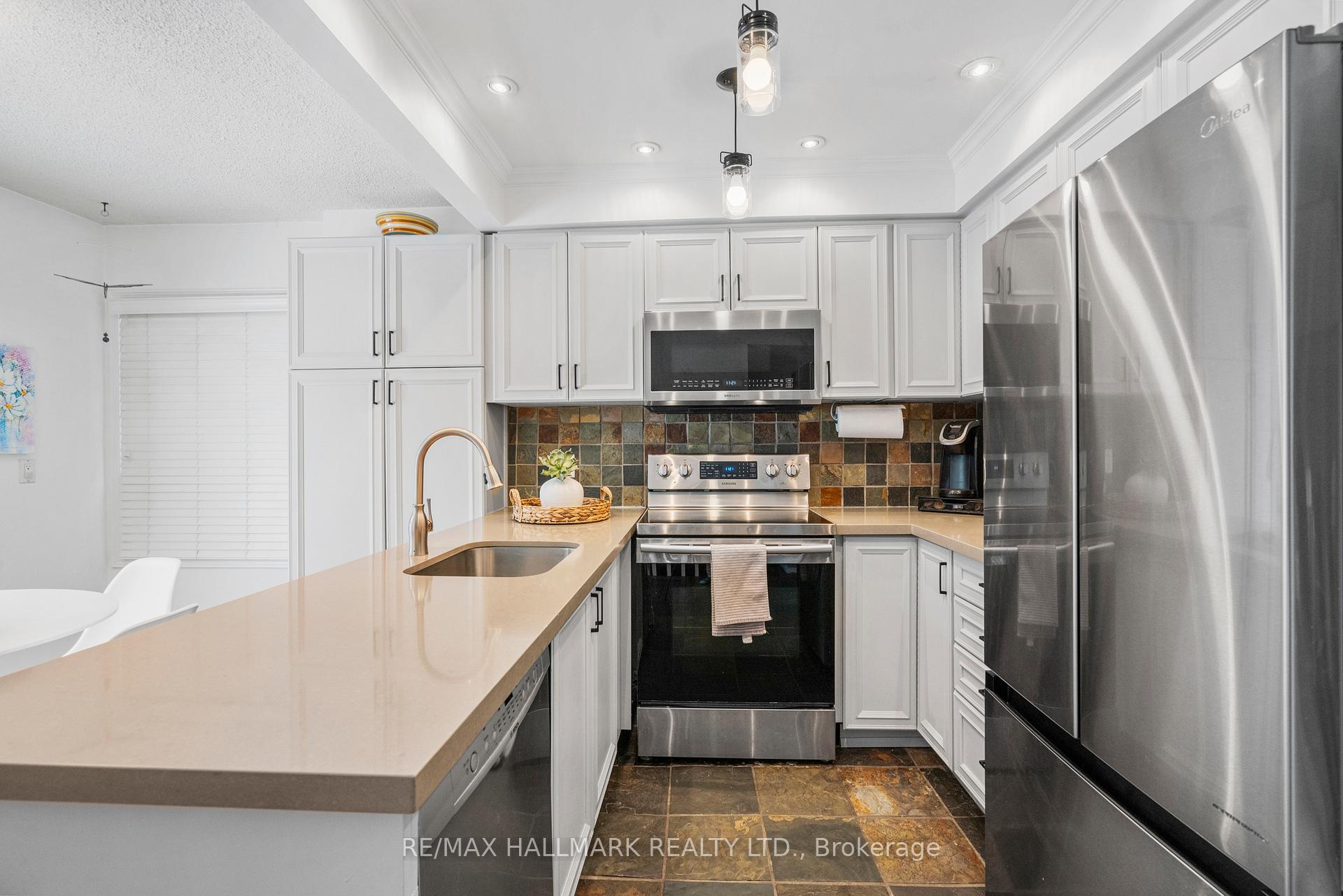 Photo 13 of 26 Buchanan Crescent, Aurora, Aurora Village — HOMEH