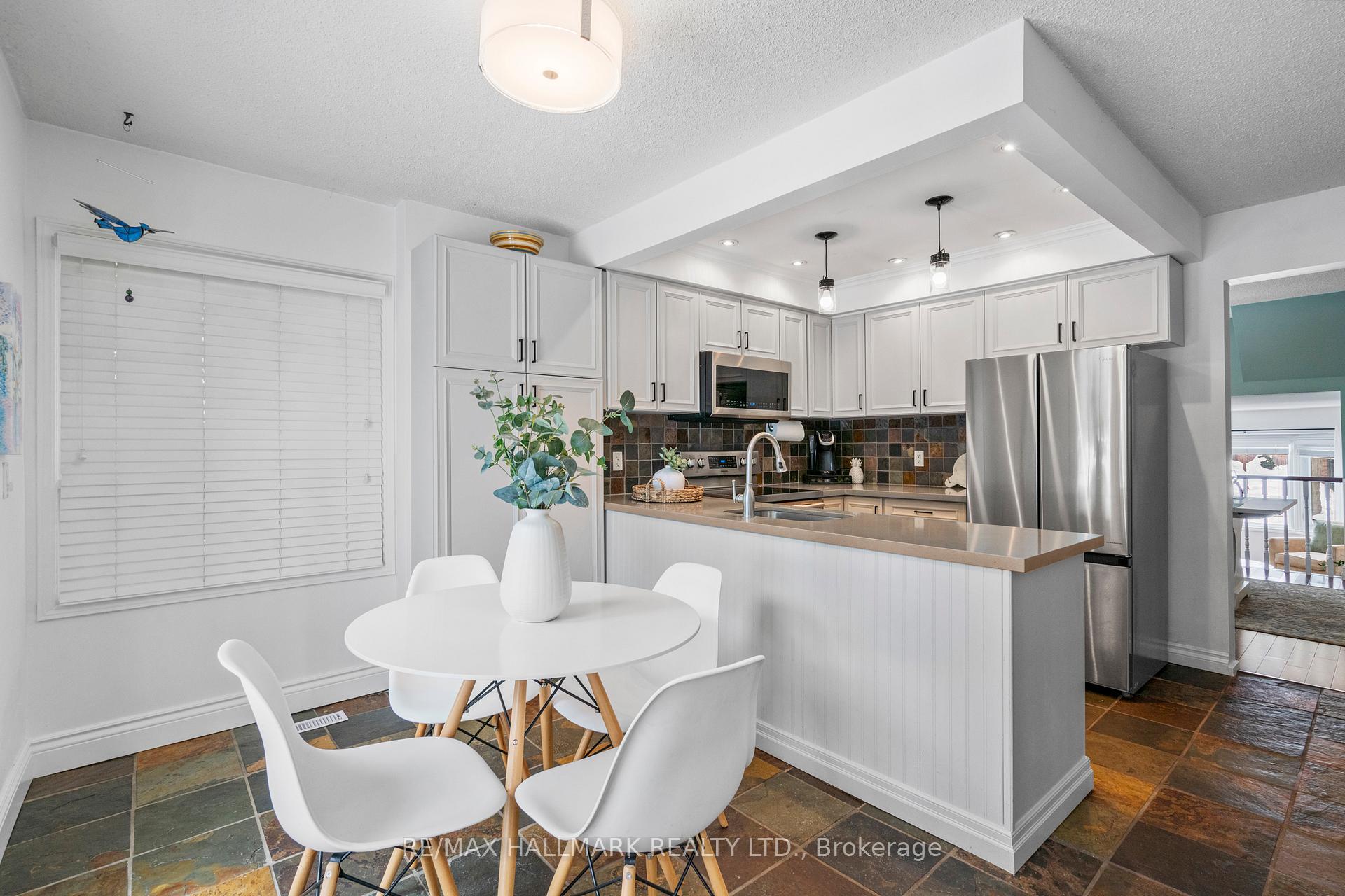Photo 14 of 26 Buchanan Crescent, Aurora, Aurora Village — HOMEH