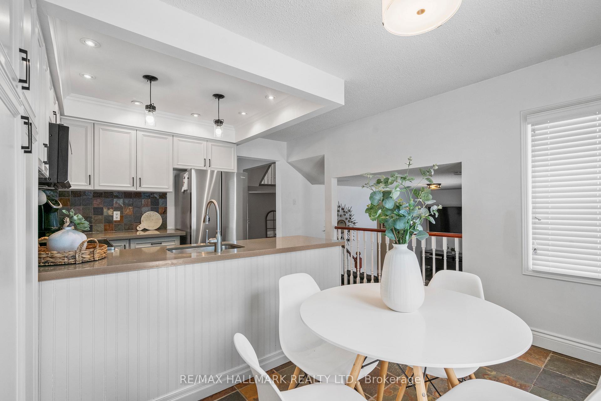 Photo 15 of 26 Buchanan Crescent, Aurora, Aurora Village — HOMEH