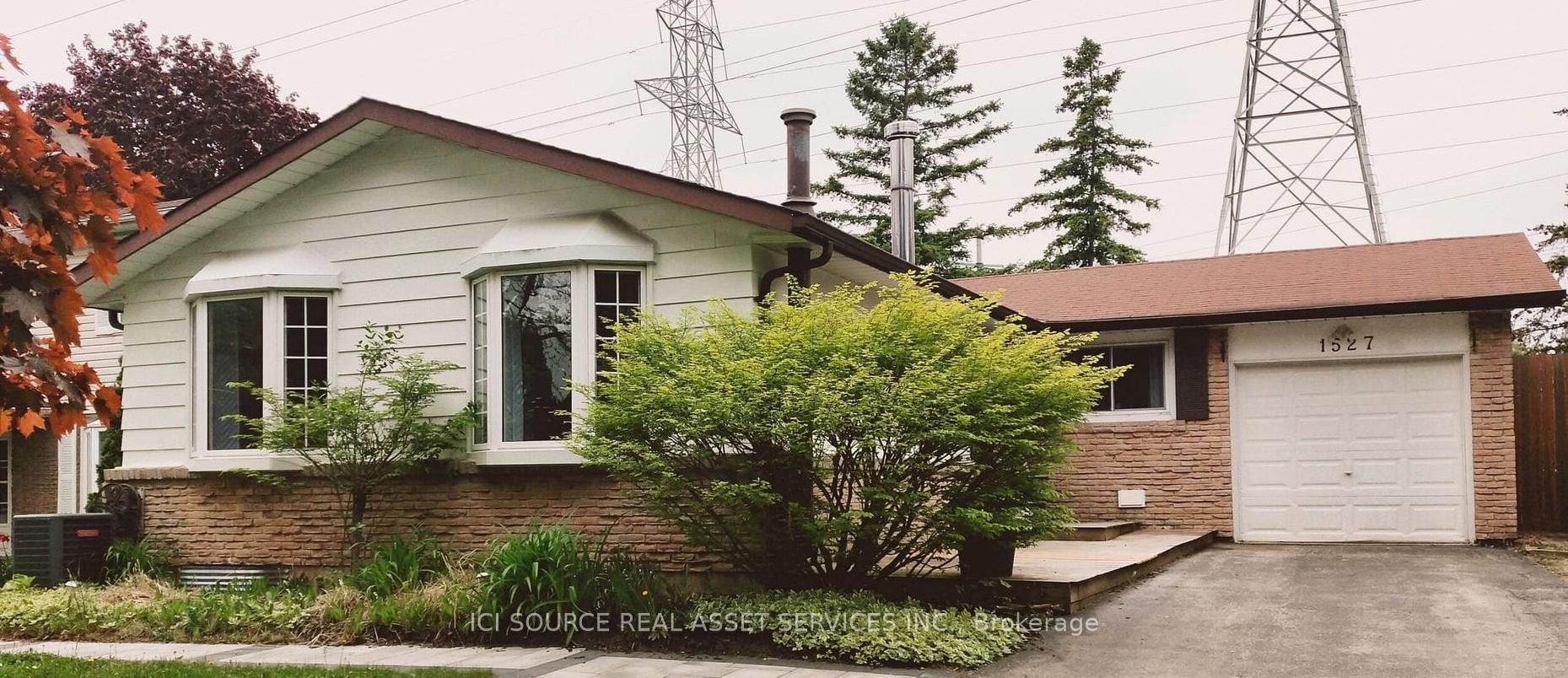 Front of Unit Upper Unit, 1527 Rusholme Crescent