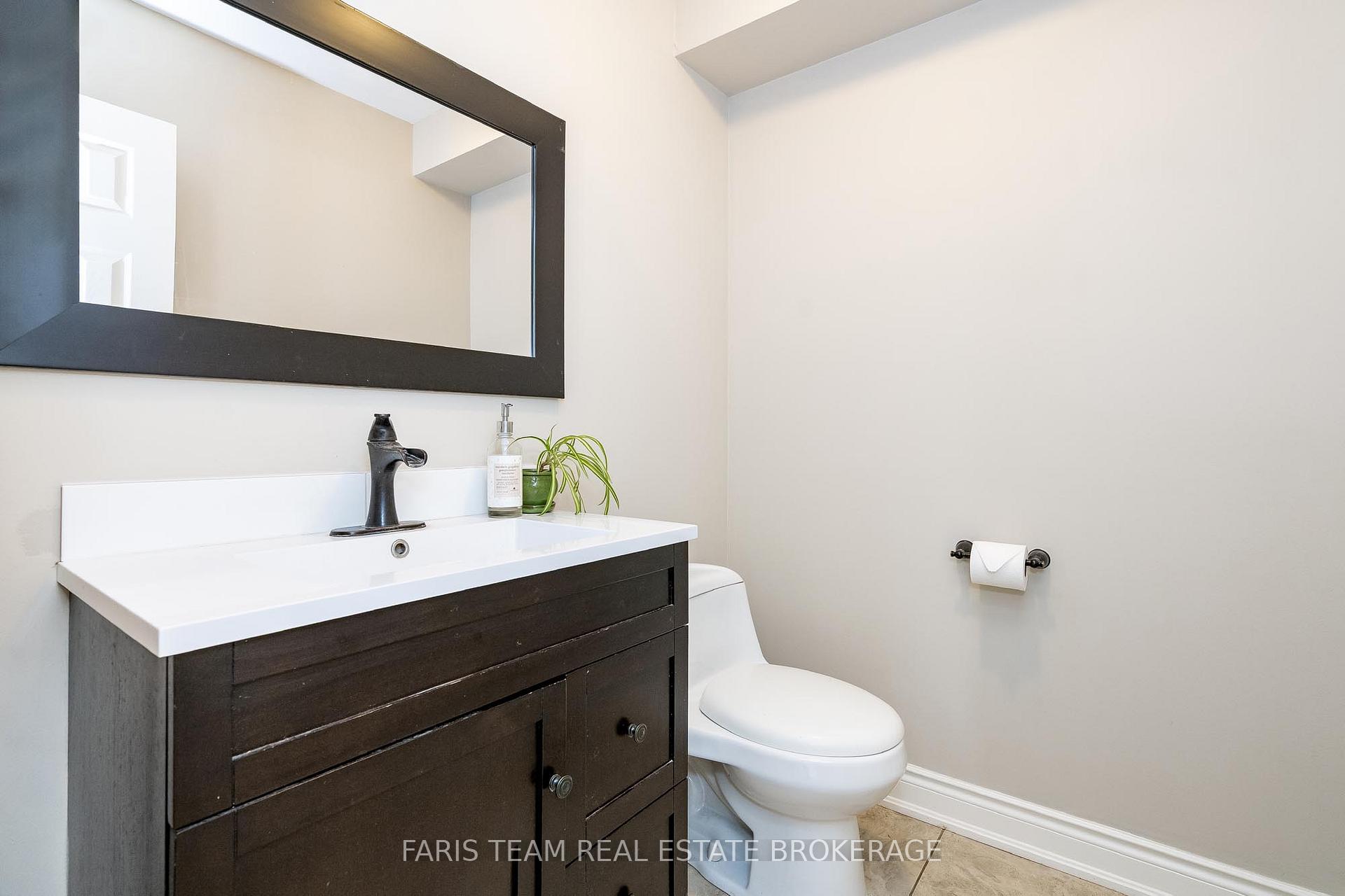 Photo 2 of 47 Lang Drive, Barrie, Northwest — HOMEH