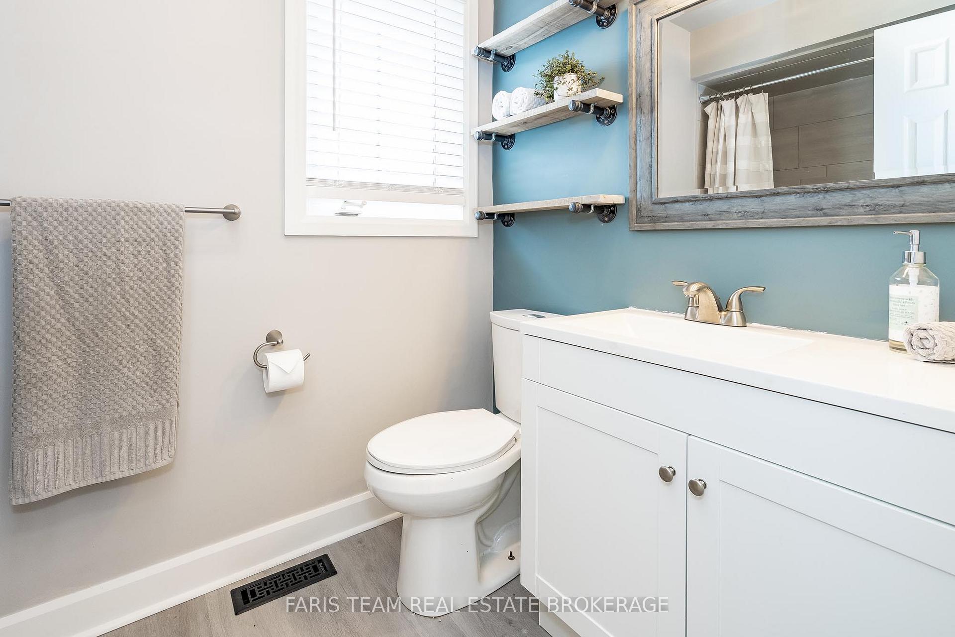 Photo 5 of 47 Lang Drive, Barrie, Northwest — HOMEH