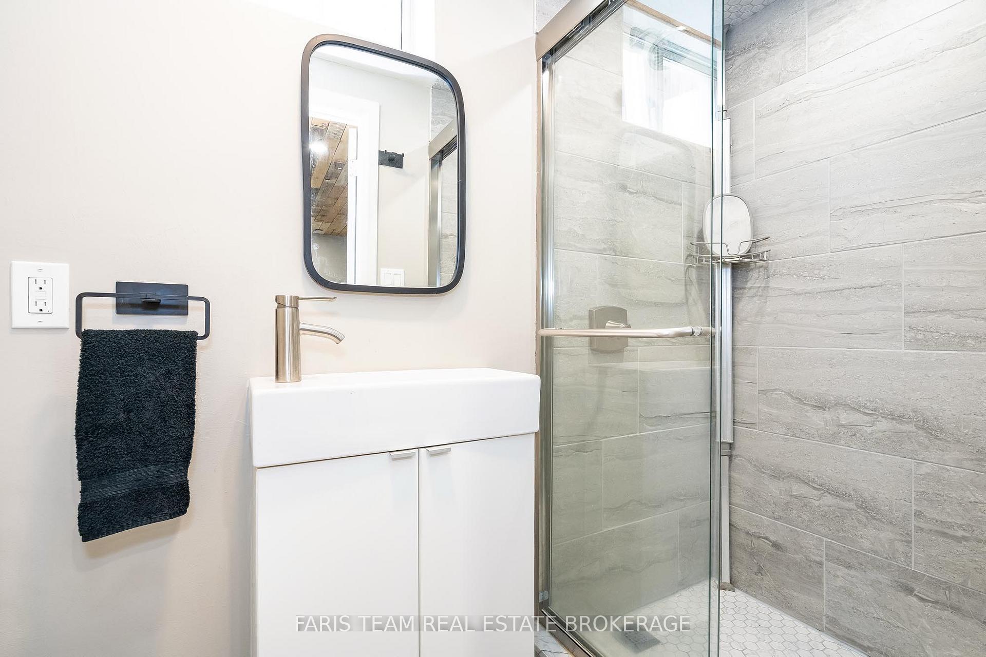 Photo 9 of 47 Lang Drive, Barrie, Northwest — HOMEH