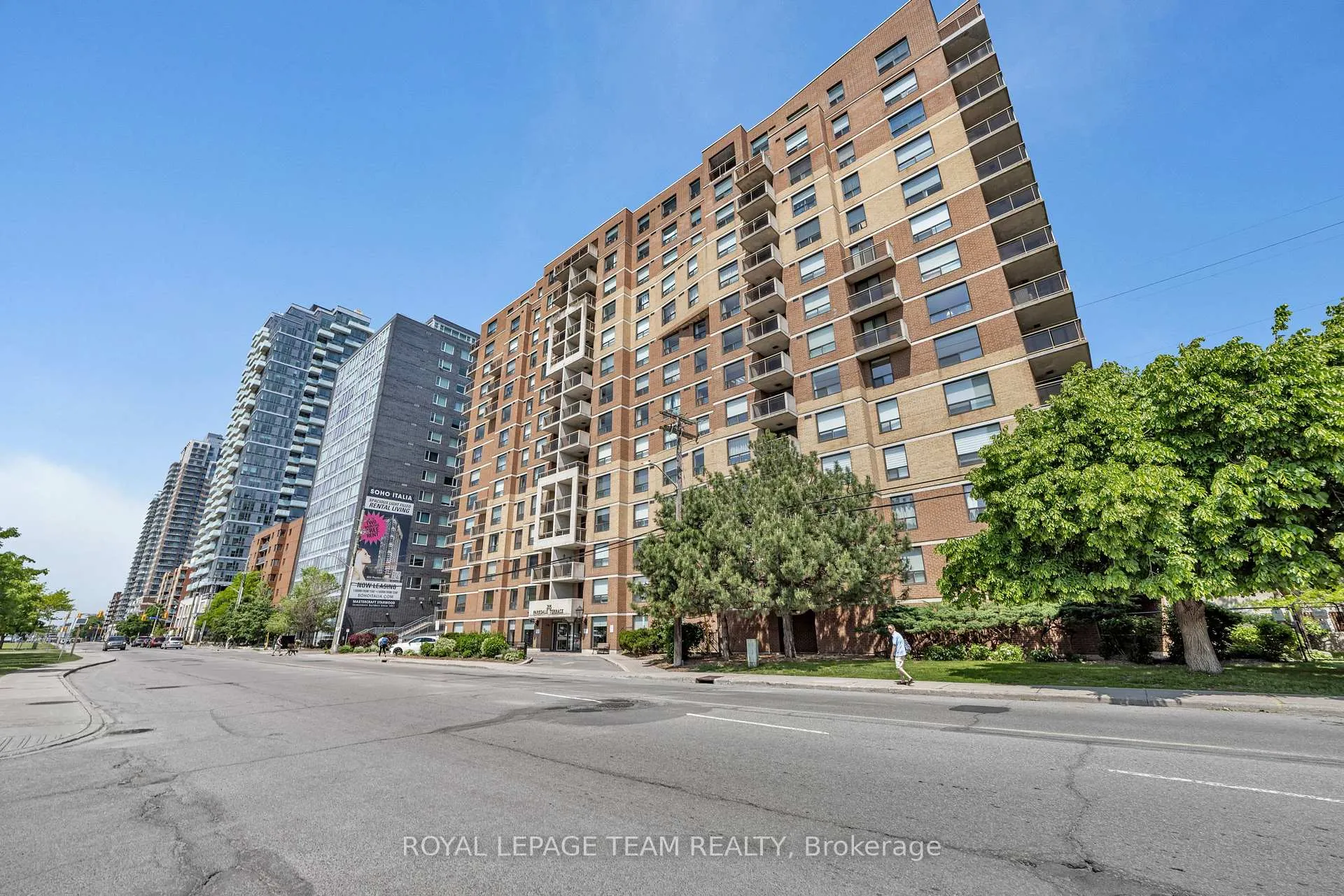 Front of Unit 904, 215 Parkdale Avenue