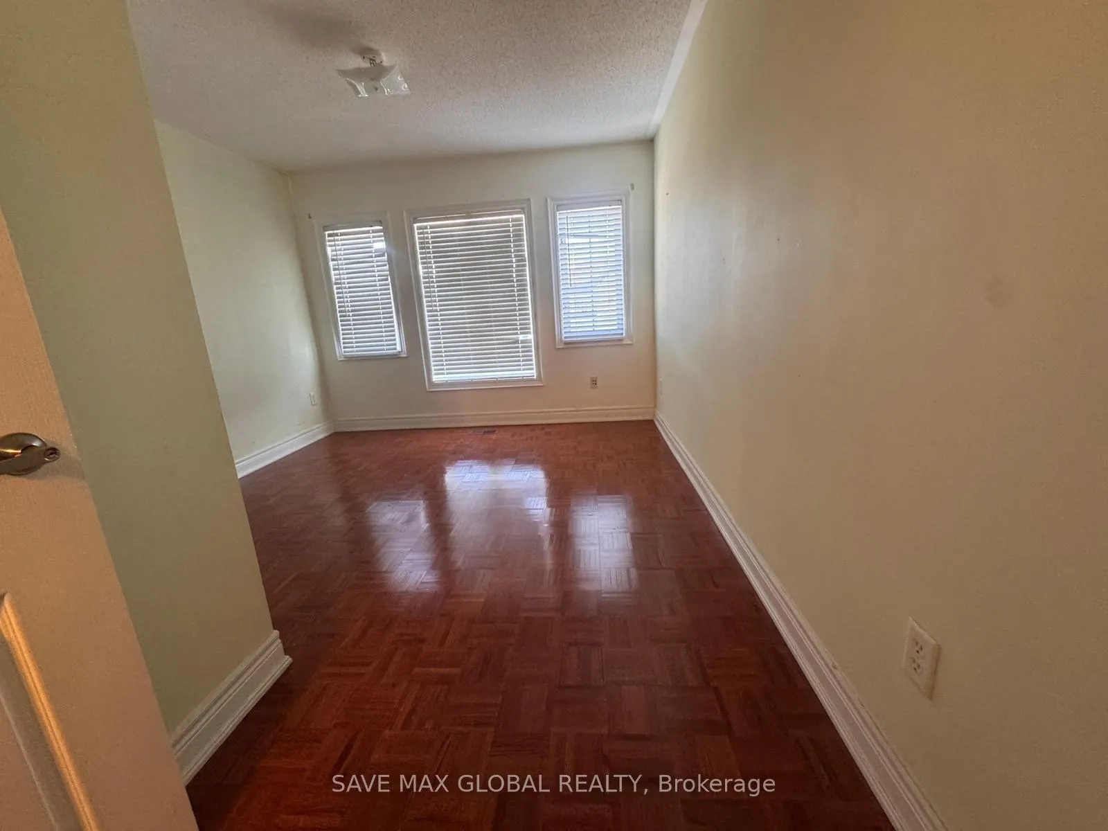Photo 4 of 30 Prada Court, Brampton, Vales of Castlemore North — HOMEH