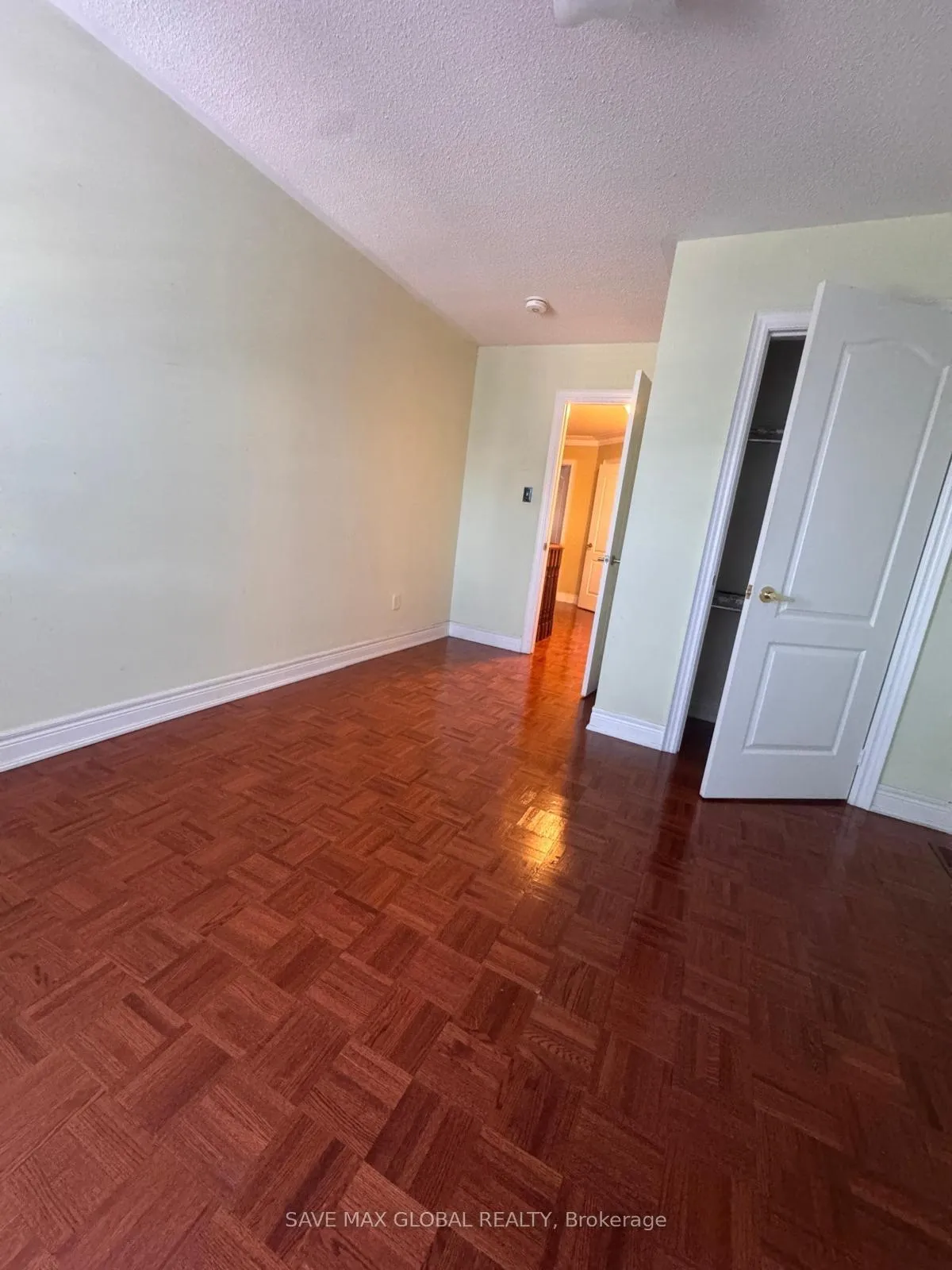 Photo 7 of 30 Prada Court, Brampton, Vales of Castlemore North — HOMEH