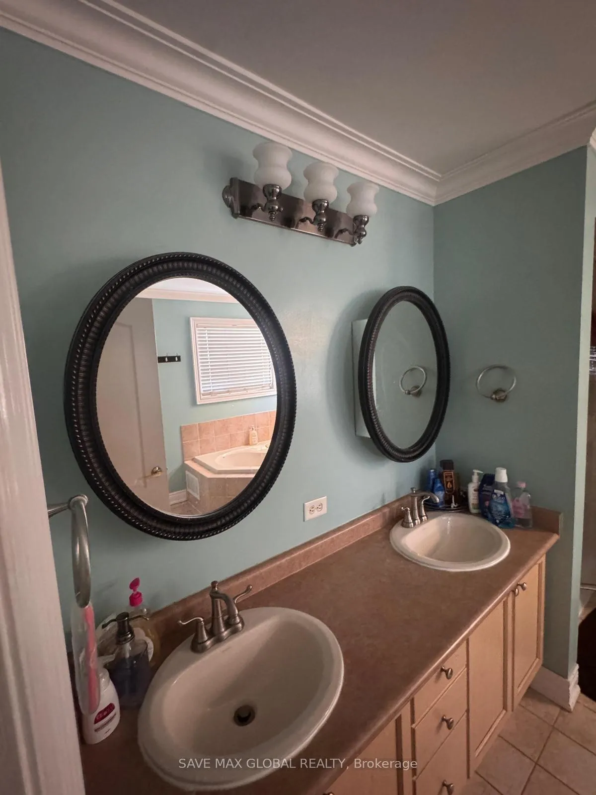 Photo 11 of 30 Prada Court, Brampton, Vales of Castlemore North — HOMEH