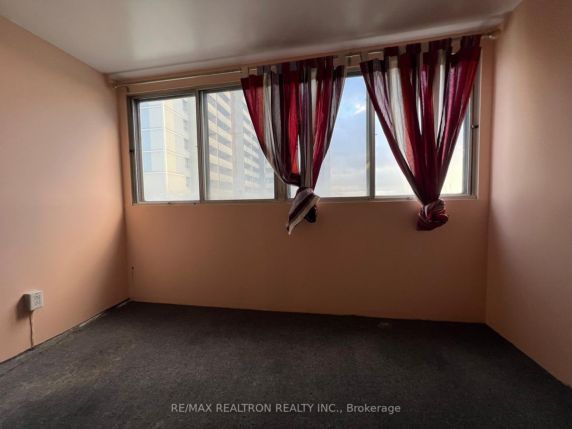 Photo 9 of Unit 2103, 3 Massey Square, Toronto, Crescent Town — HOMEH