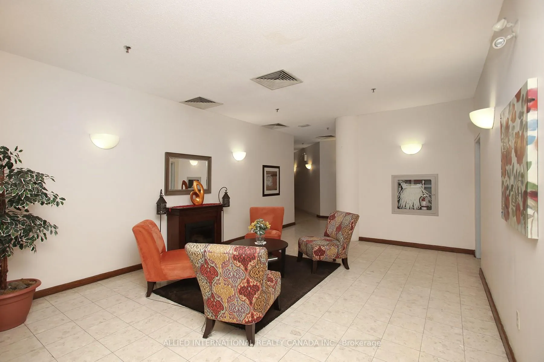 Photo 8 of Unit 404, 80 Athol Street E, Oshawa, Central — HOMEH
