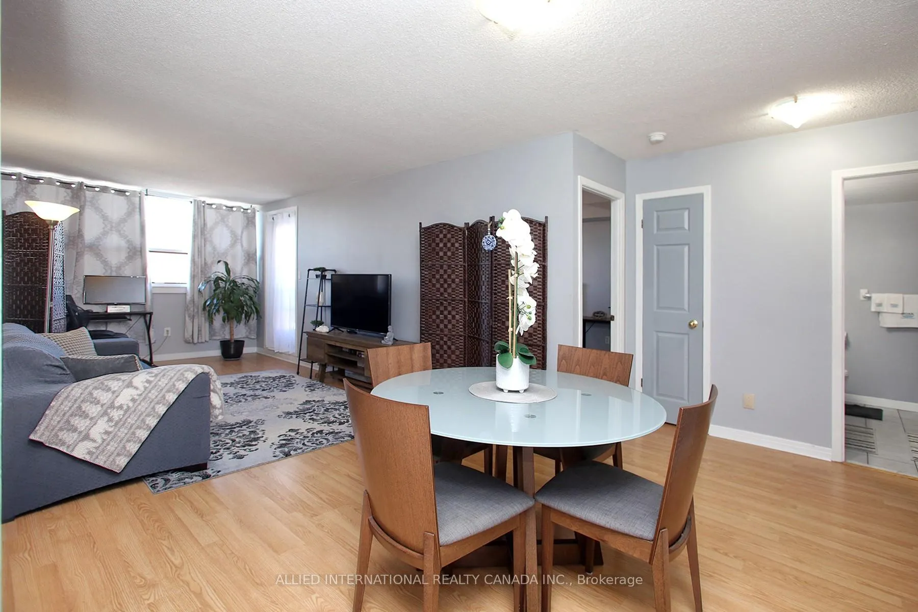 Photo 11 of Unit 404, 80 Athol Street E, Oshawa, Central — HOMEH