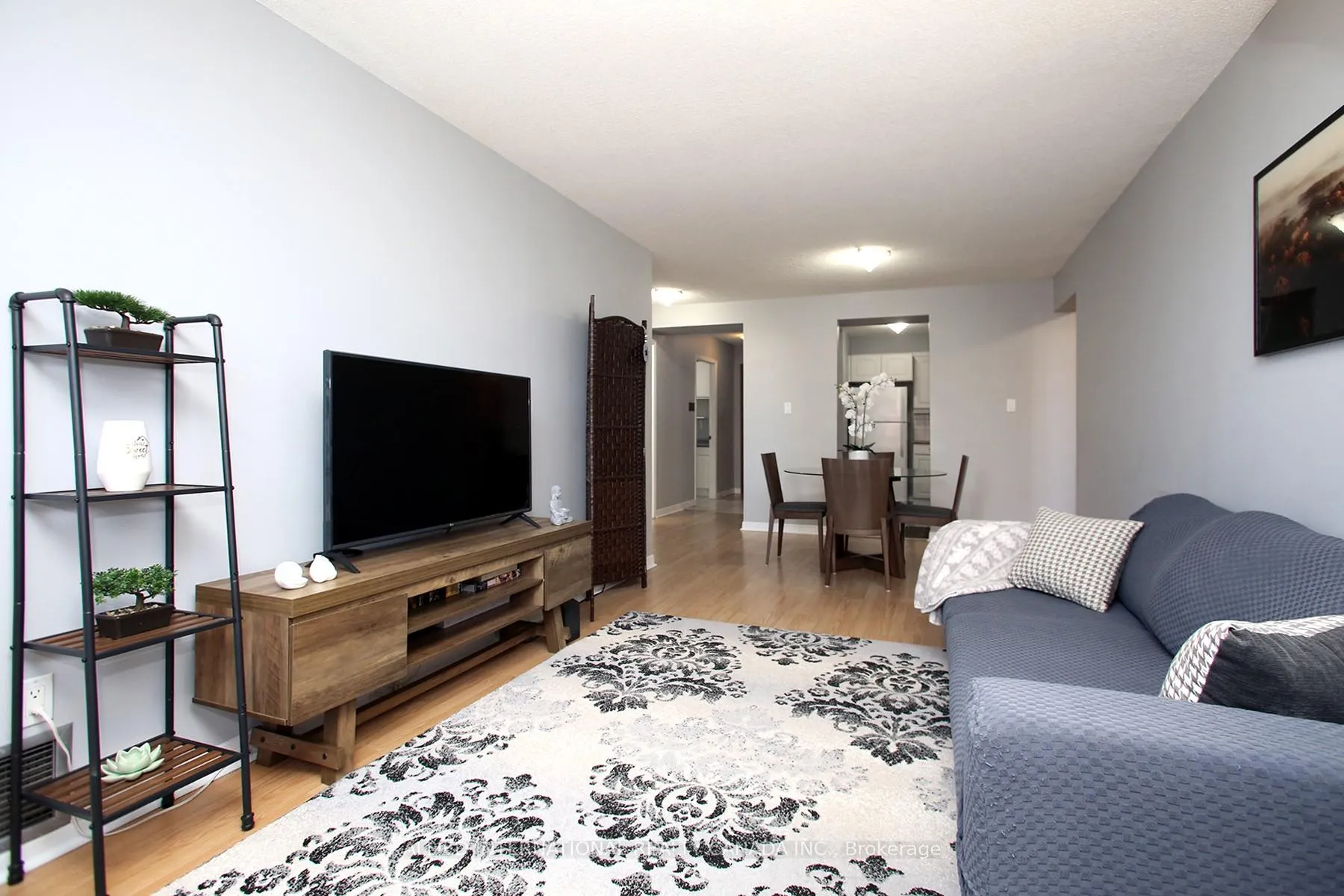 Photo 12 of Unit 404, 80 Athol Street E, Oshawa, Central — HOMEH