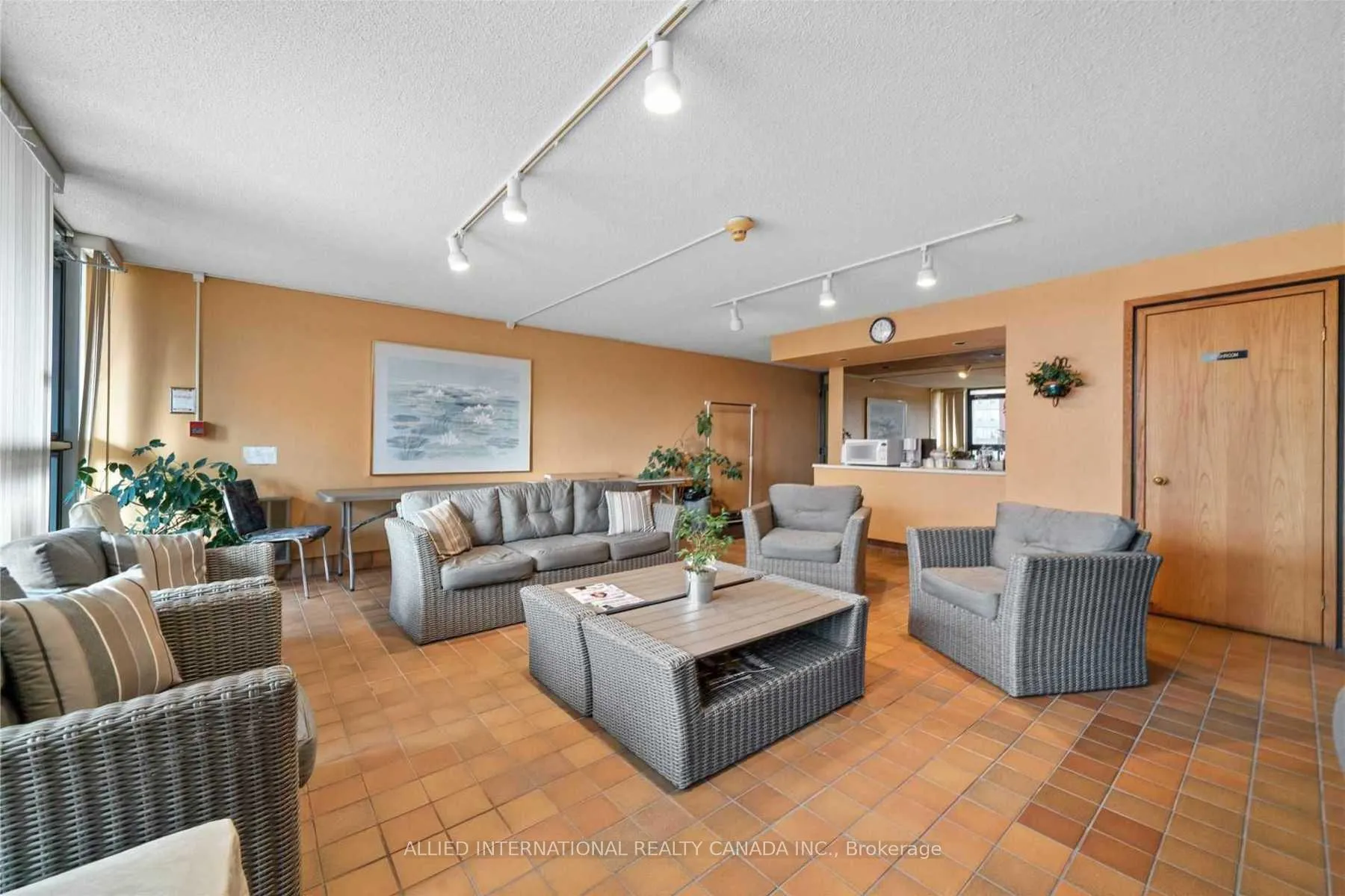 Photo 33 of Unit 404, 80 Athol Street E, Oshawa, Central — HOMEH