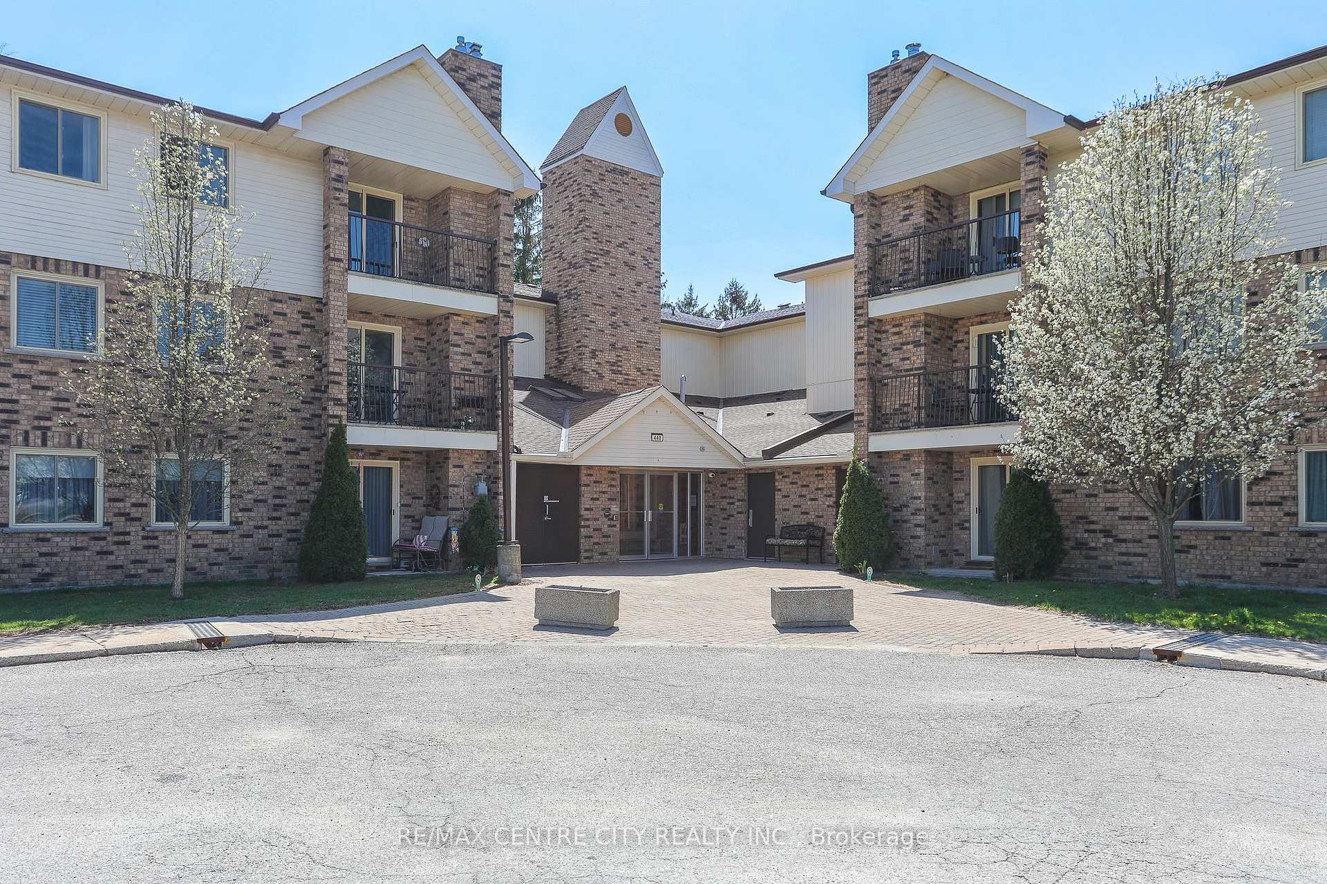 Front of Unit 308, 440 Wellington Street
