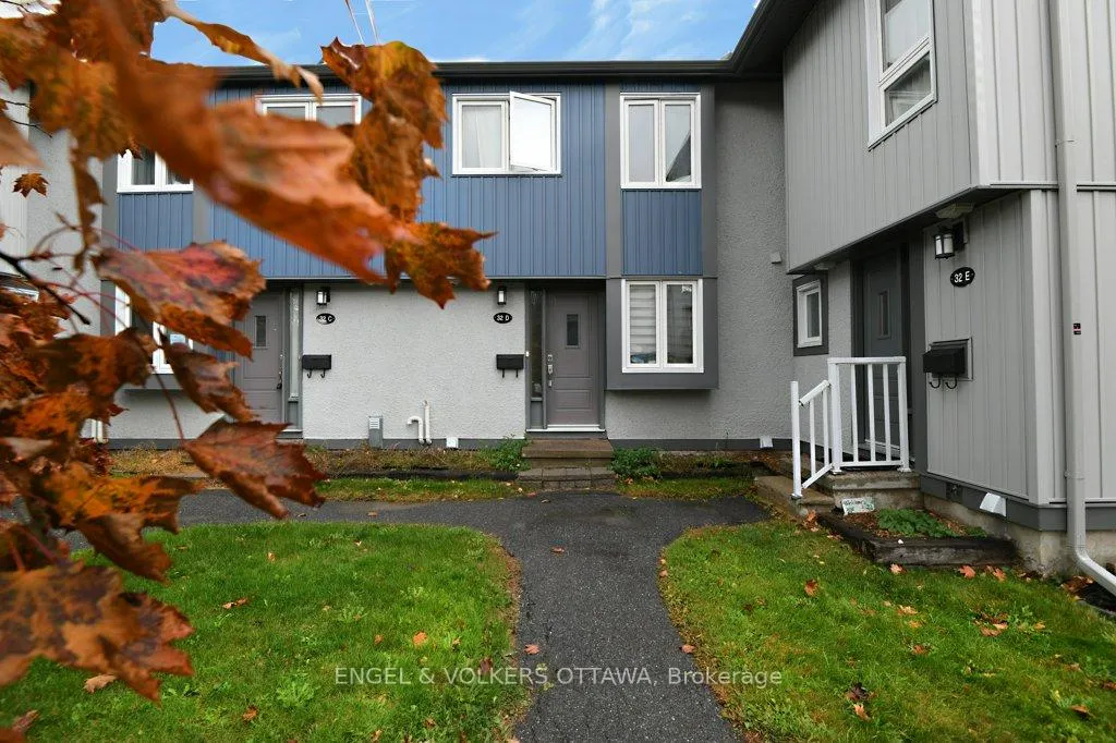 Photo 3 of 32D Benlea Drive, Ottawa, Tanglewood — HOMEH