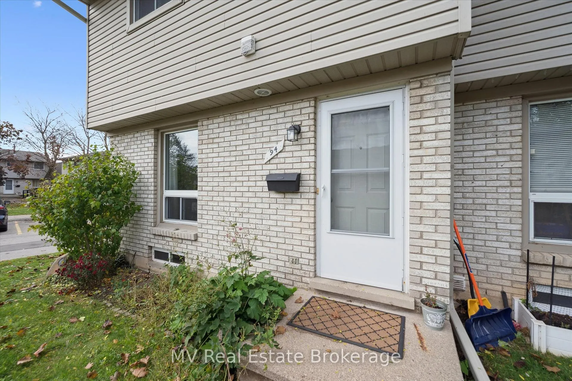 Photo 2 of Unit 94, 700 Paisley Road, Guelph, Willow West/Sugarbush/West Acres — HOMEH
