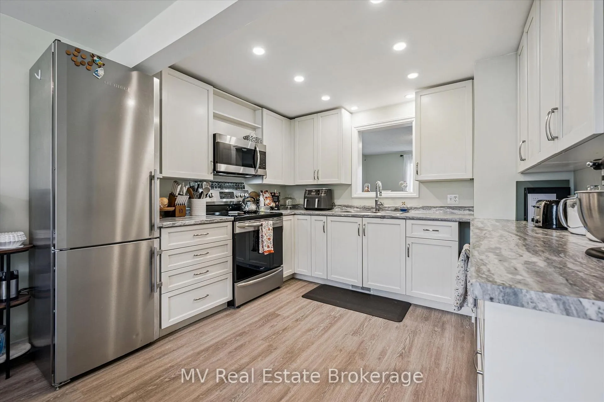Photo 8 of Unit 94, 700 Paisley Road, Guelph, Willow West/Sugarbush/West Acres — HOMEH
