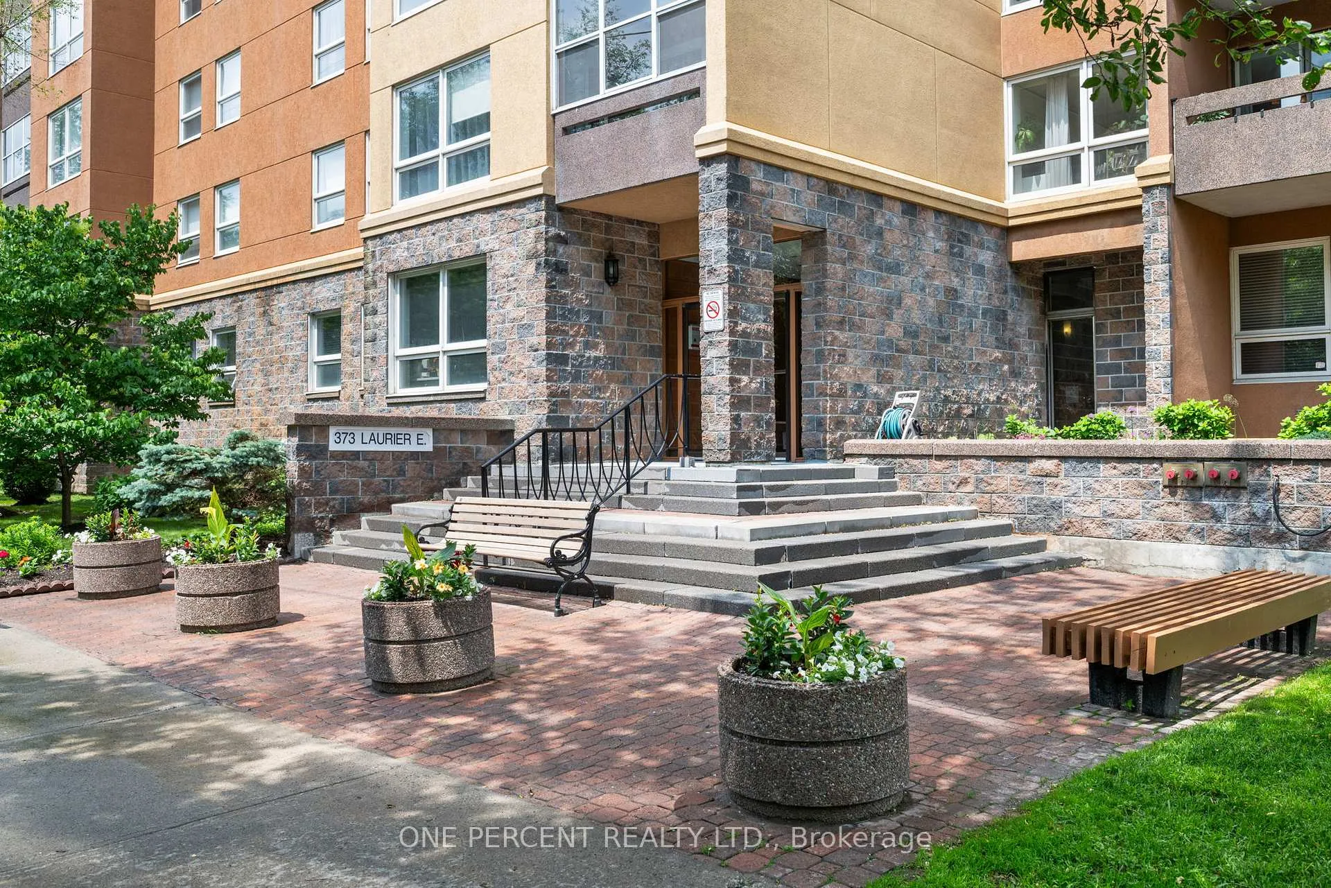 Photo 2 of Unit 201, 373 Laurier Avenue E, Ottawa, Sandy Hill — HOMEH