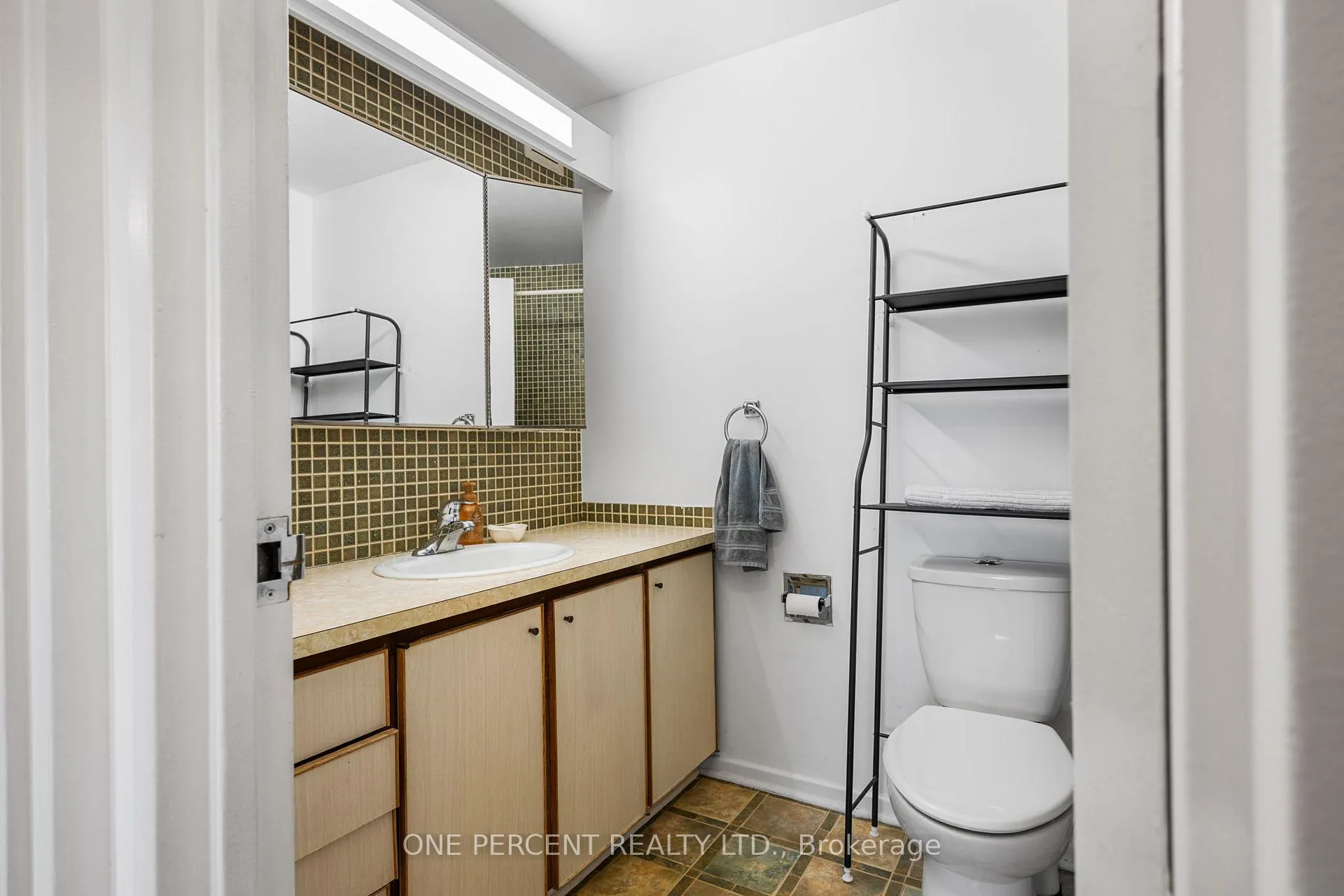 Photo 21 of Unit 201, 373 Laurier Avenue E, Ottawa, Sandy Hill — HOMEH