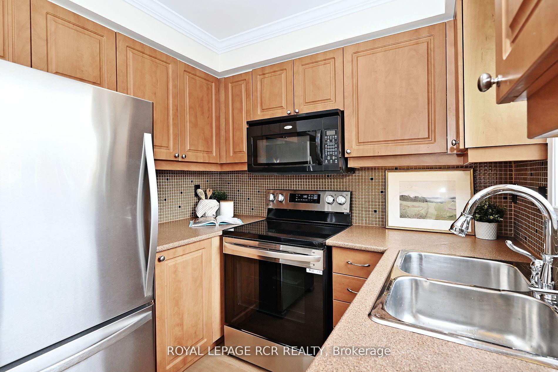 Photo 14 of 28 Wyatt Lane, Aurora, Bayview Wellington — HOMEH