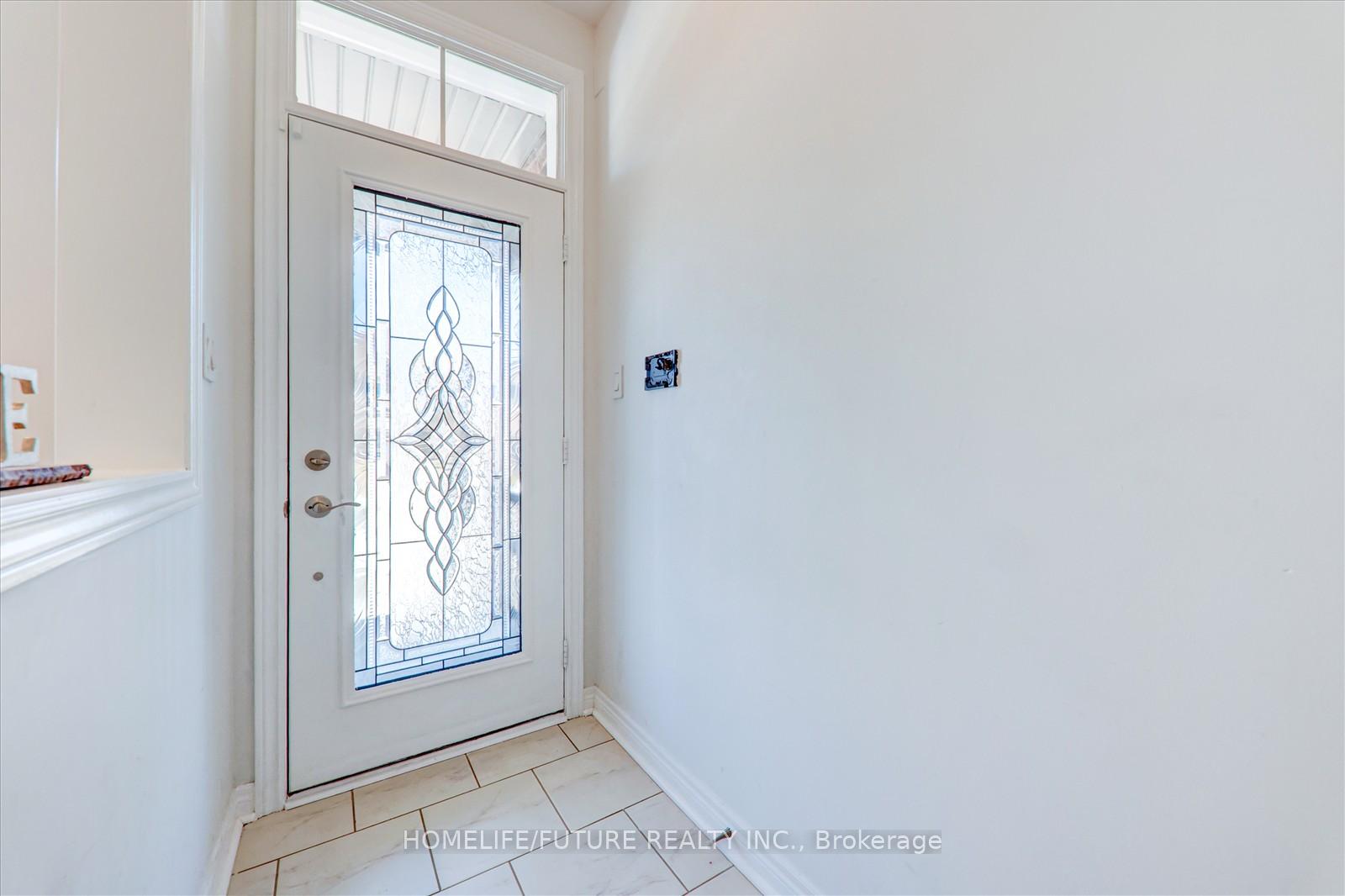 Photo 6 of 4 Bignell Crescent, Ajax, Northeast Ajax — HOMEH