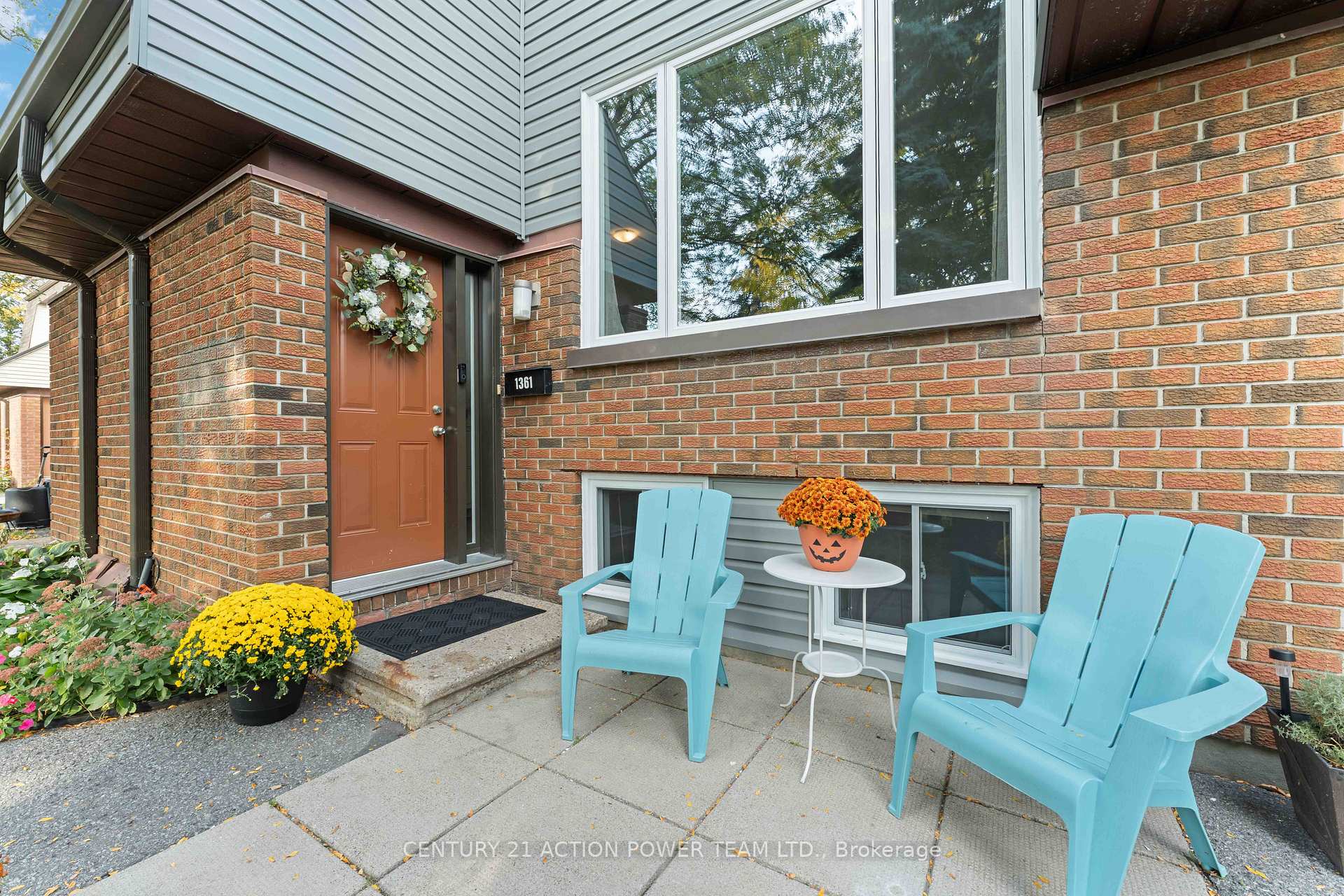 Photo 2 of 1361 Marigold Crescent, Ottawa, Pineview — HOMEH